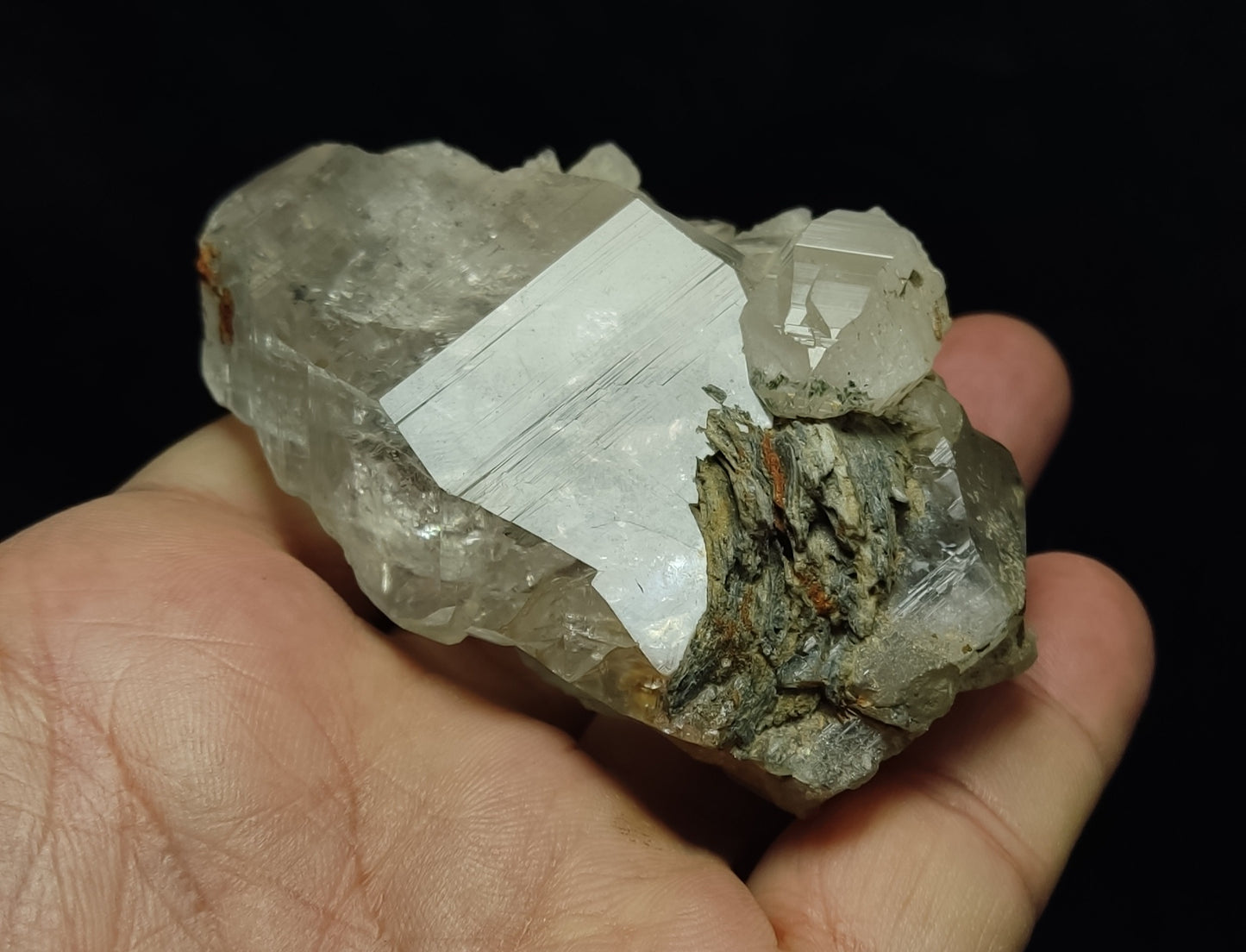 Natural terminated Quartz Crystal Specimen 219 grams