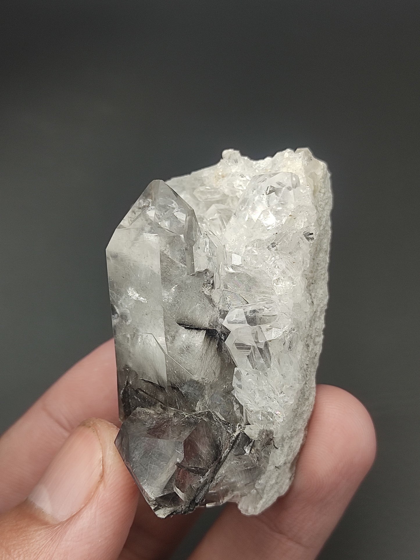 Brookite inclusions in quartz 78 grams