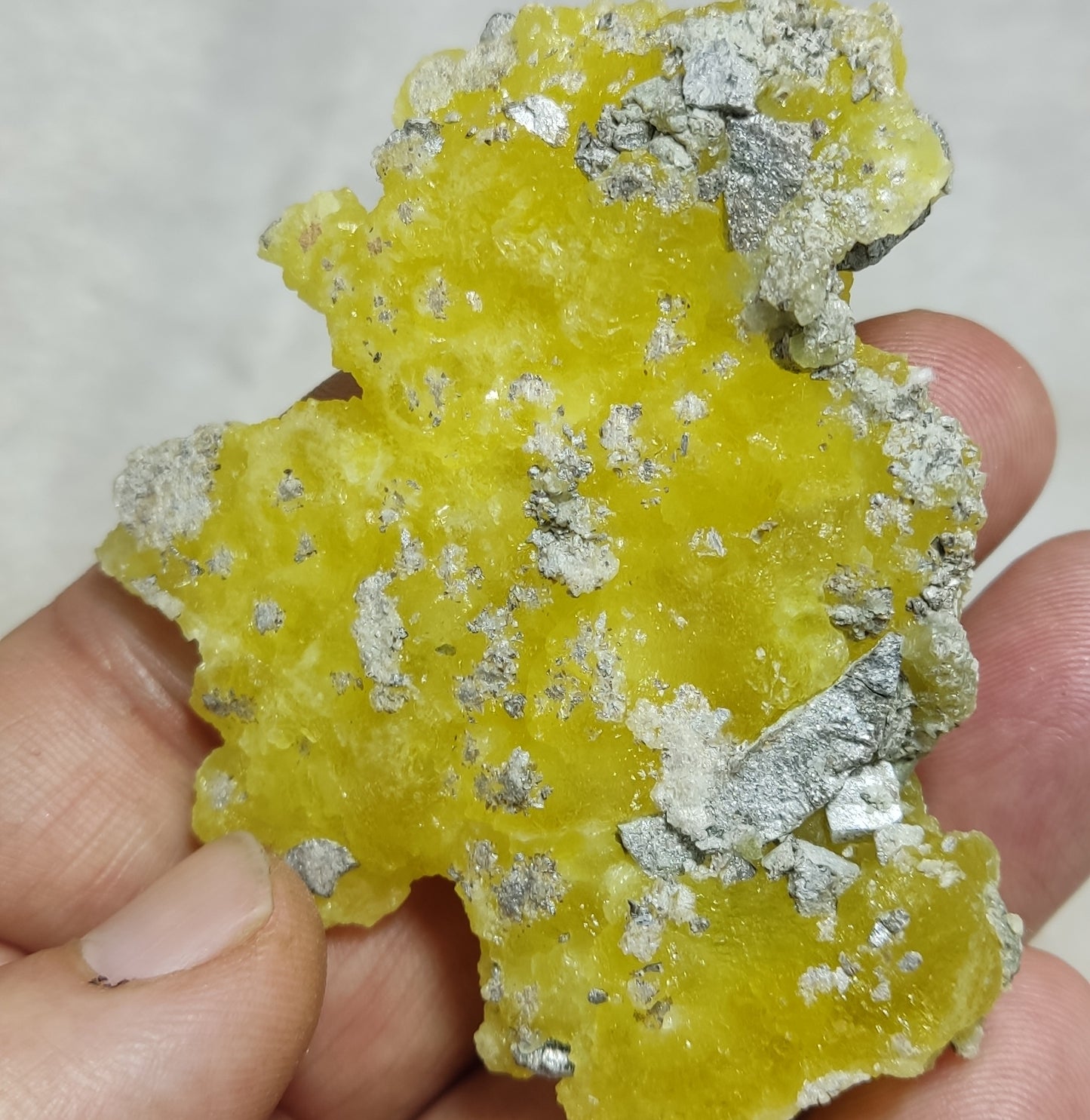 Natural yellow color Brucite 45 grams