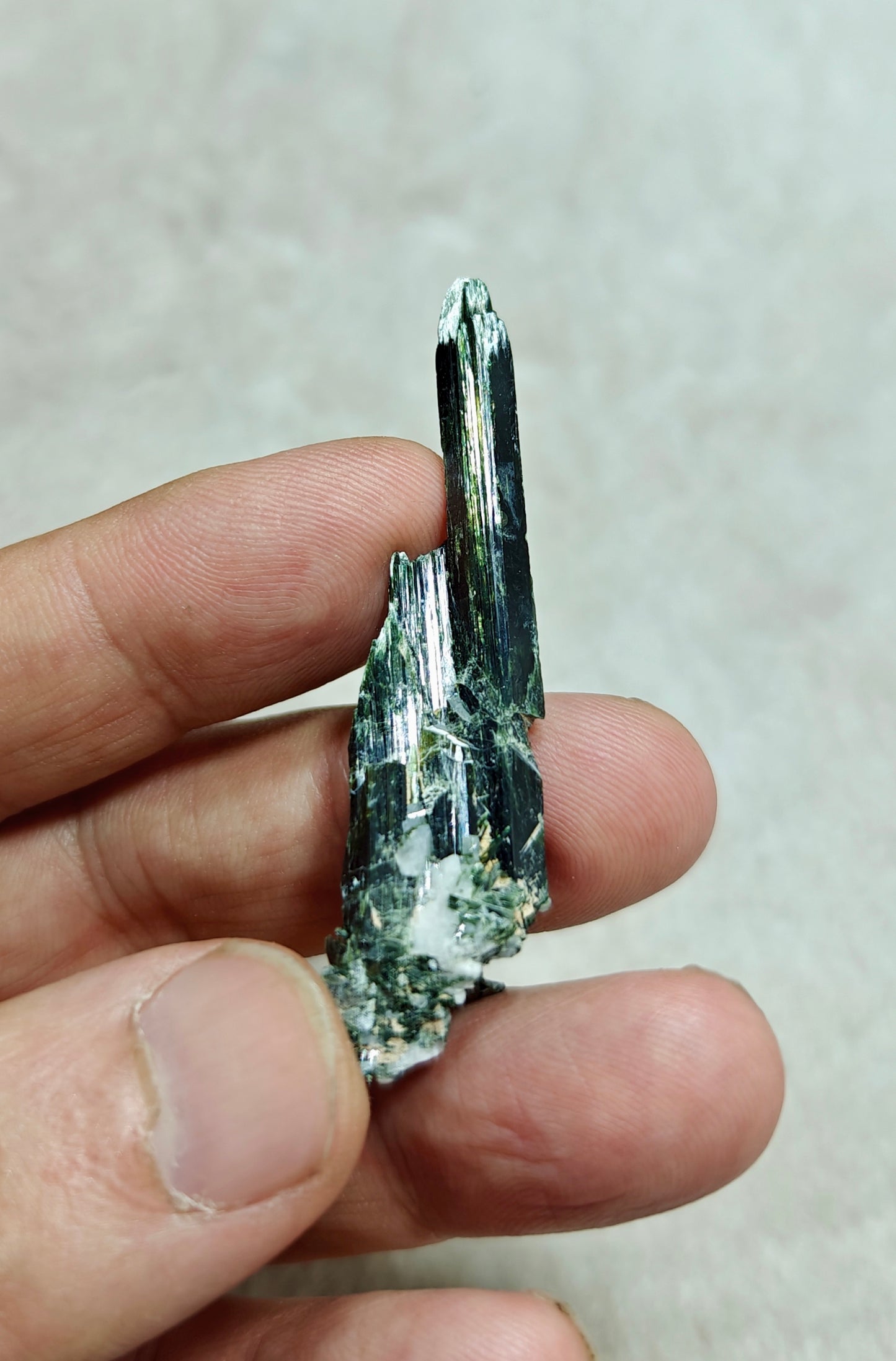 Natural aegirine crystals cluster specimen 8 grams