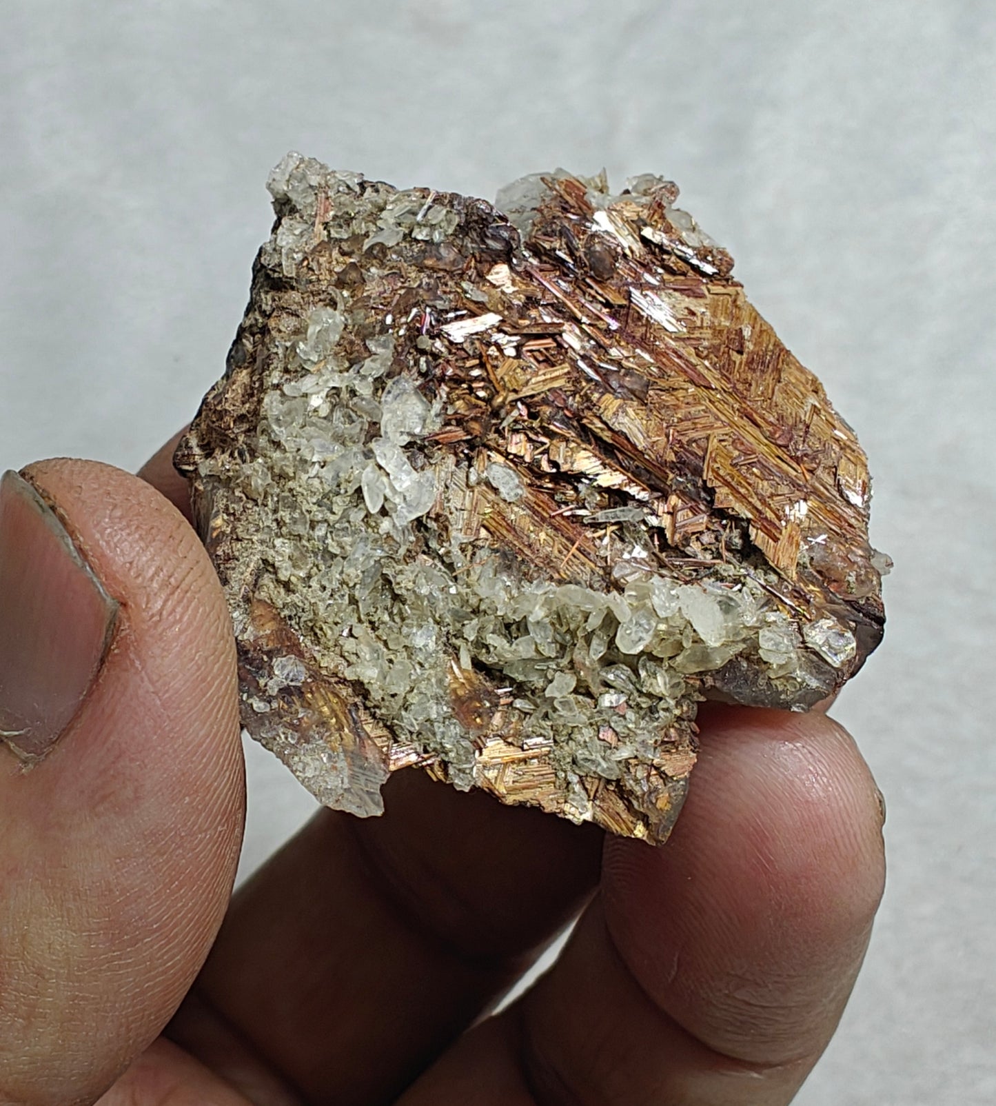 Natural Quartz Crystal with Rutiles Saginite 36 grams