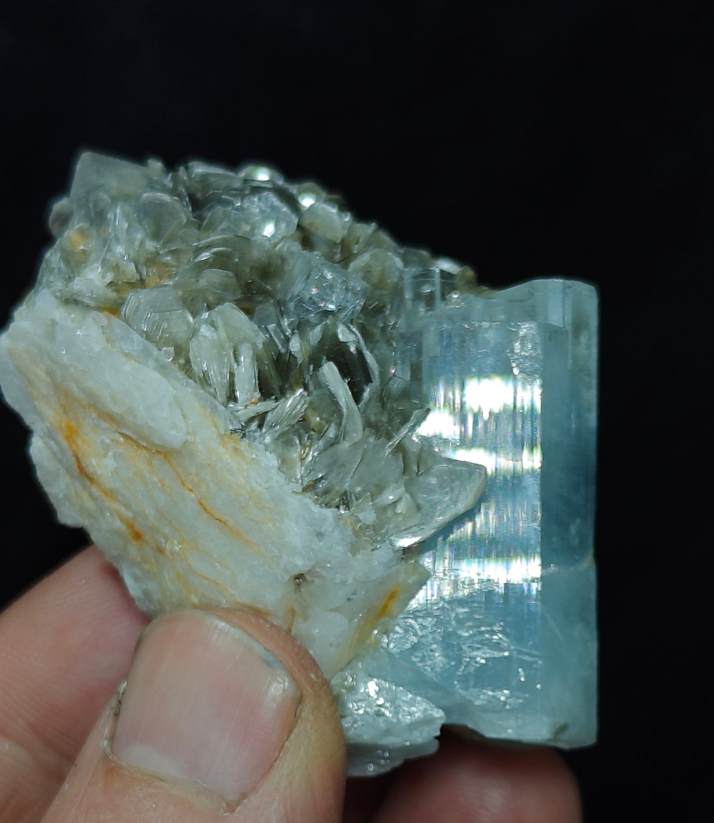 Aquamarine Specimen with associated Muscovite and Fluorite 82 grams