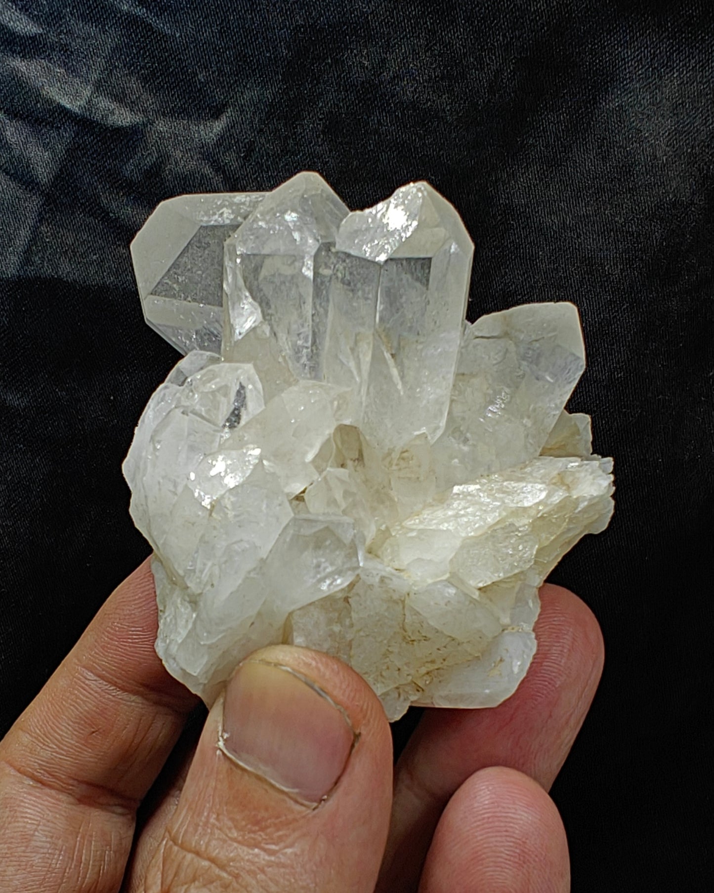 Natural quartz Crystals cluster 180 grams