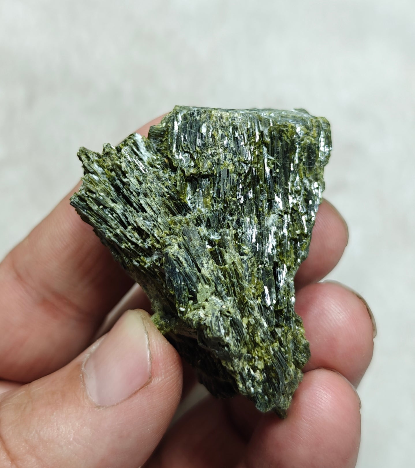 An Amazing specimen of lusterous Epidote crystal 66 grams