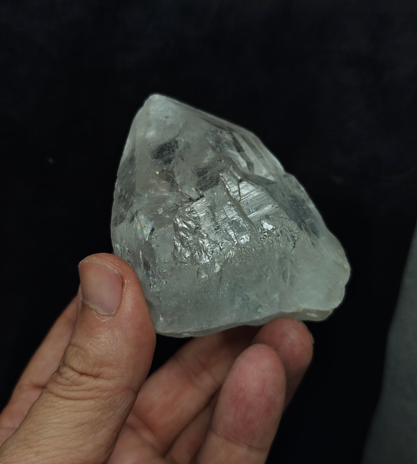 Natural clear terminated Quartz Crystal 306 grams