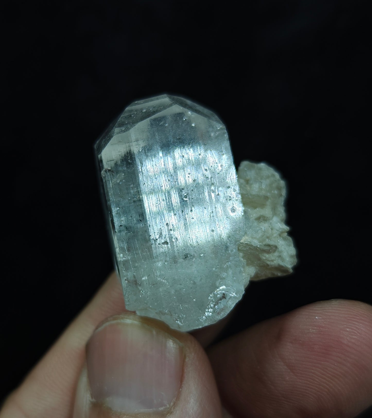 Natural perfectly terminated Topaz crystal 33 grams