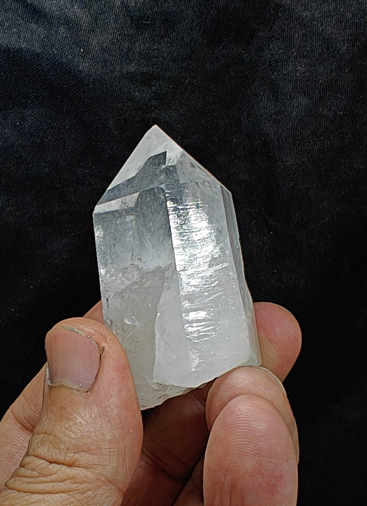 Natural clear quartz crystal 72 grams