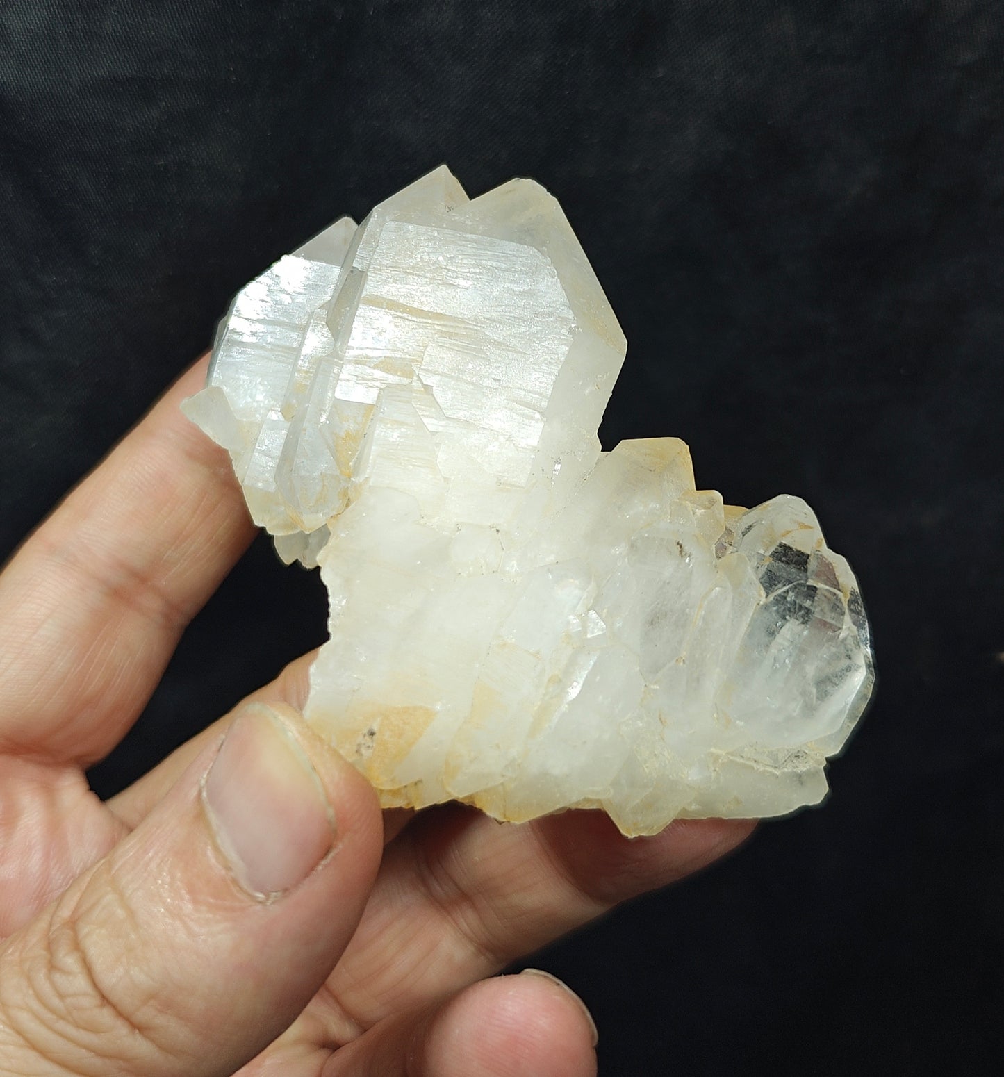 Quartz crystals cluster specimen 130 grams