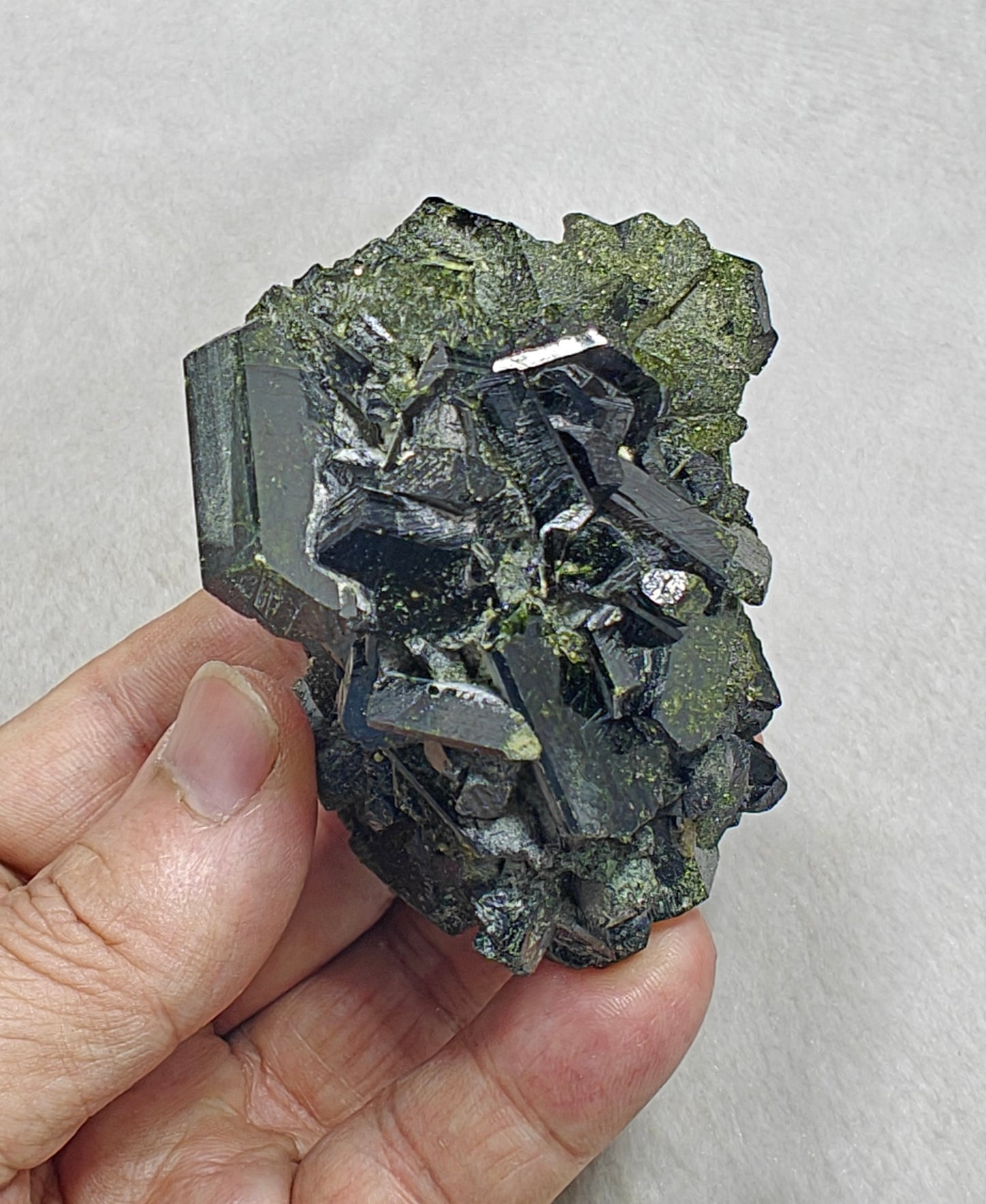 Epidote cluster natural terminations 298 grams