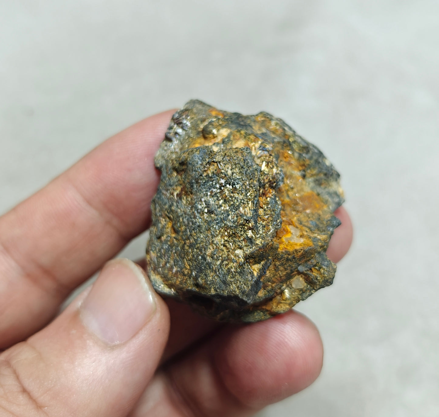 Rutiles on hematite 46 grams