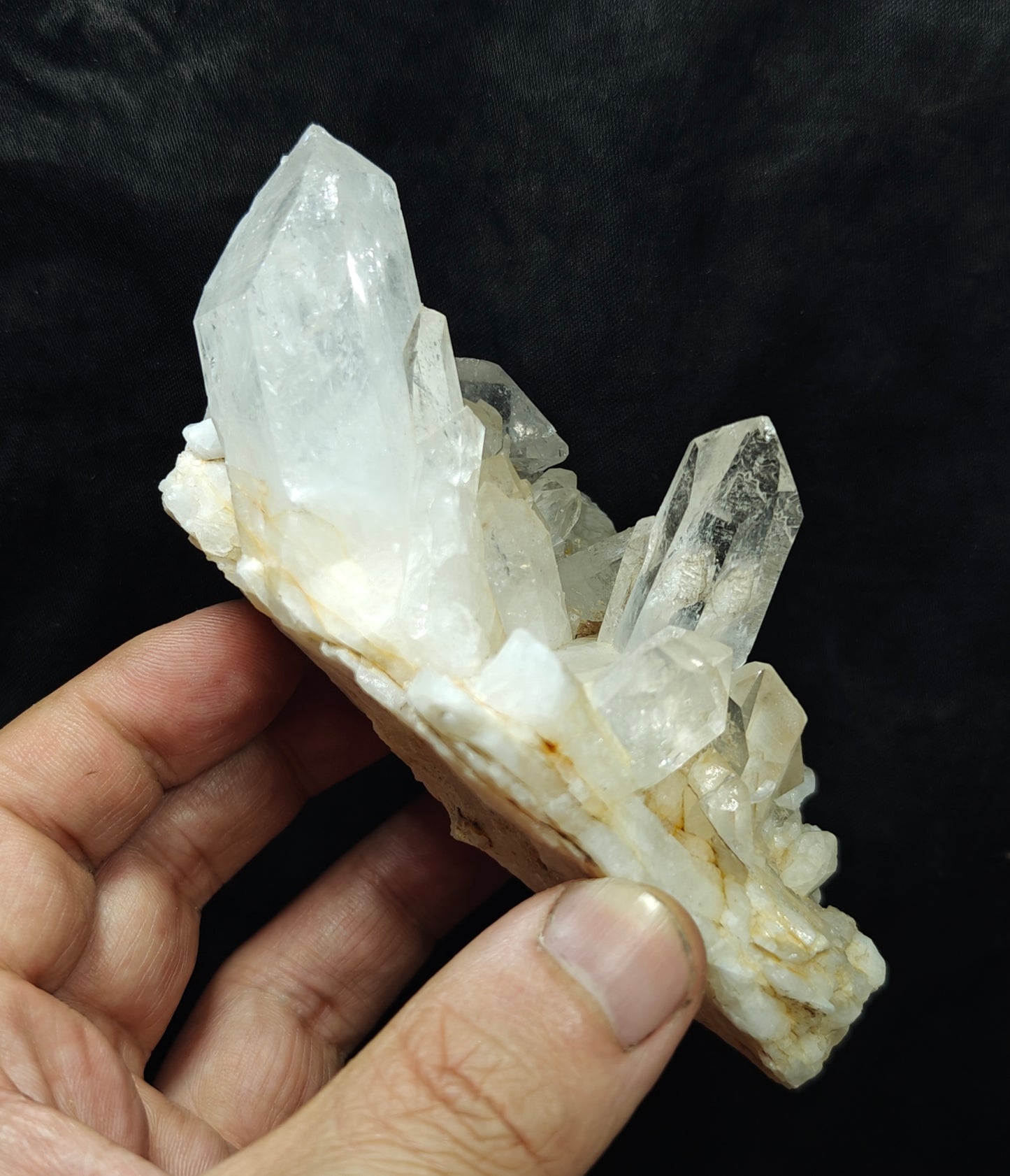 Natural Terminated quartz Crystals cluster 394 grams