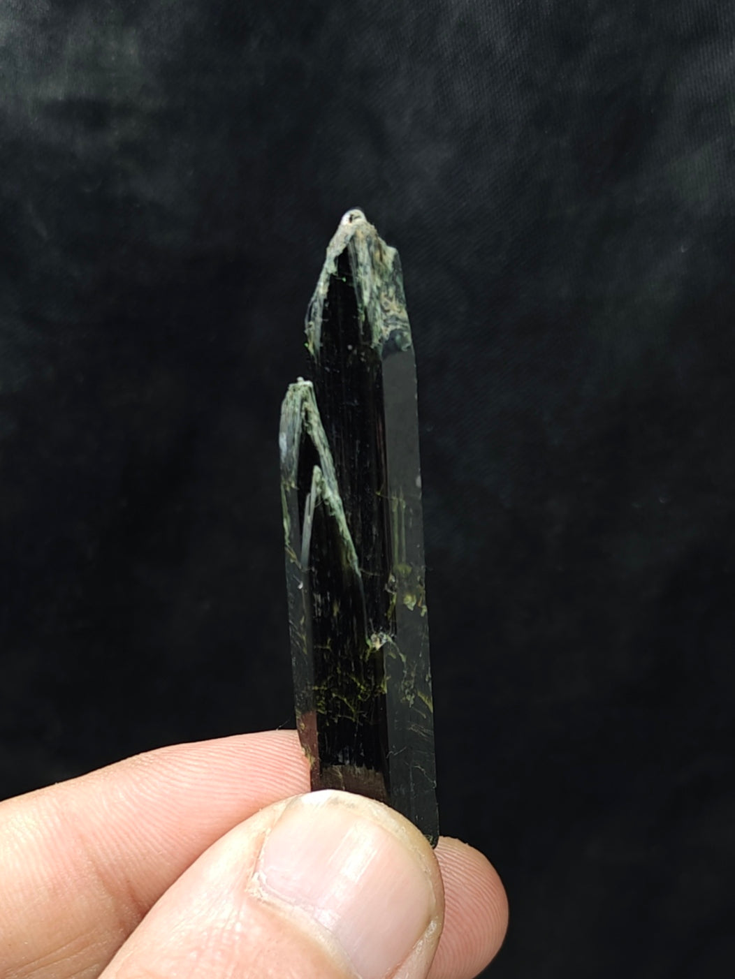 Aegirine crystal specimen 9 grams