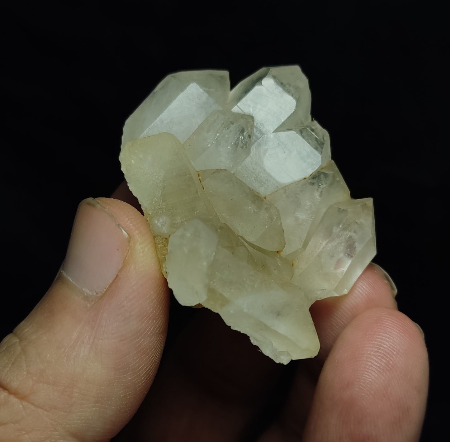 Natural terminated gwindel Quartz crystal 35 grams