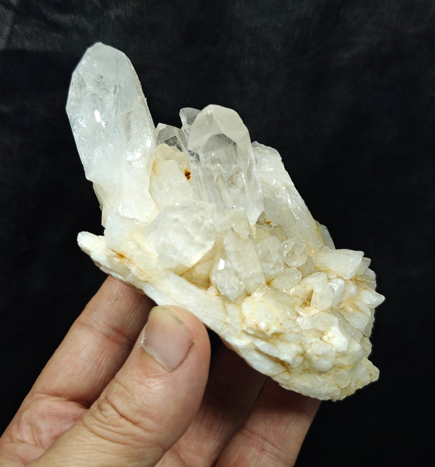 Natural Terminated quartz Crystals cluster 394 grams