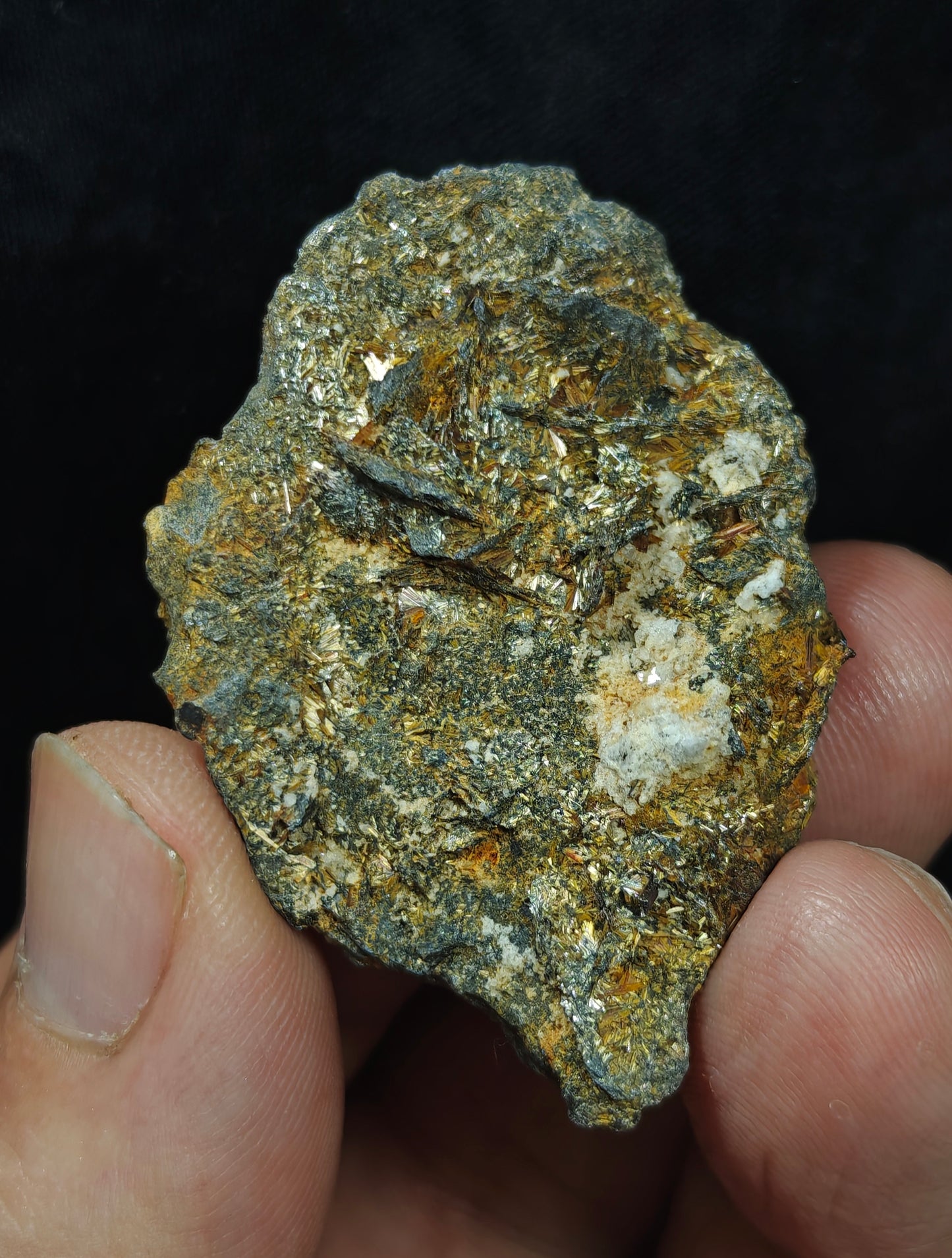 Rutile on hematite 29 grams