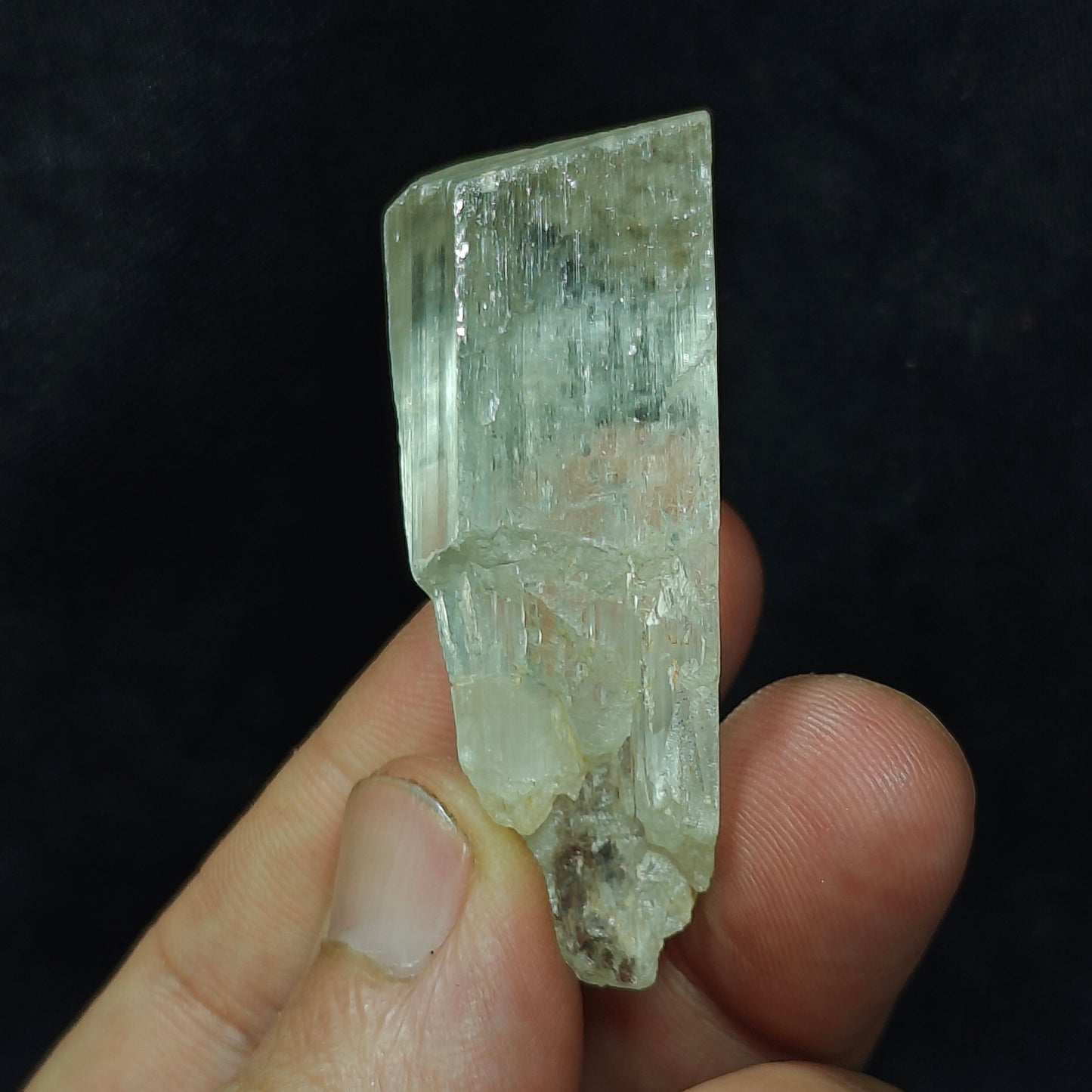 Natural spodumene crystal 39 grams