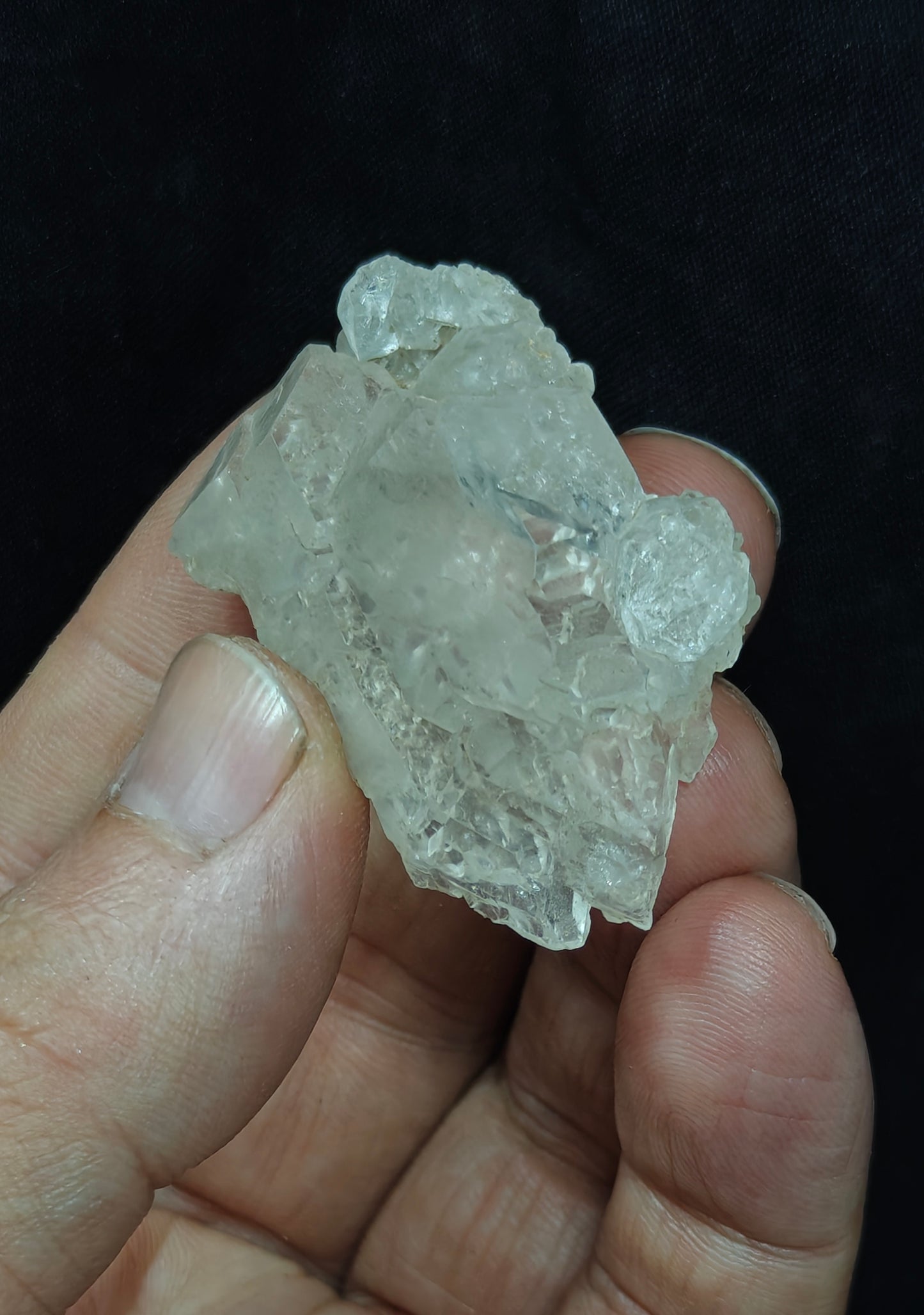 Natural gwindel quartz crystal 22 grams