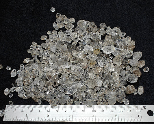 200 grams fluorescent diamond quartz crystals some with carbon and petroleum inclusions