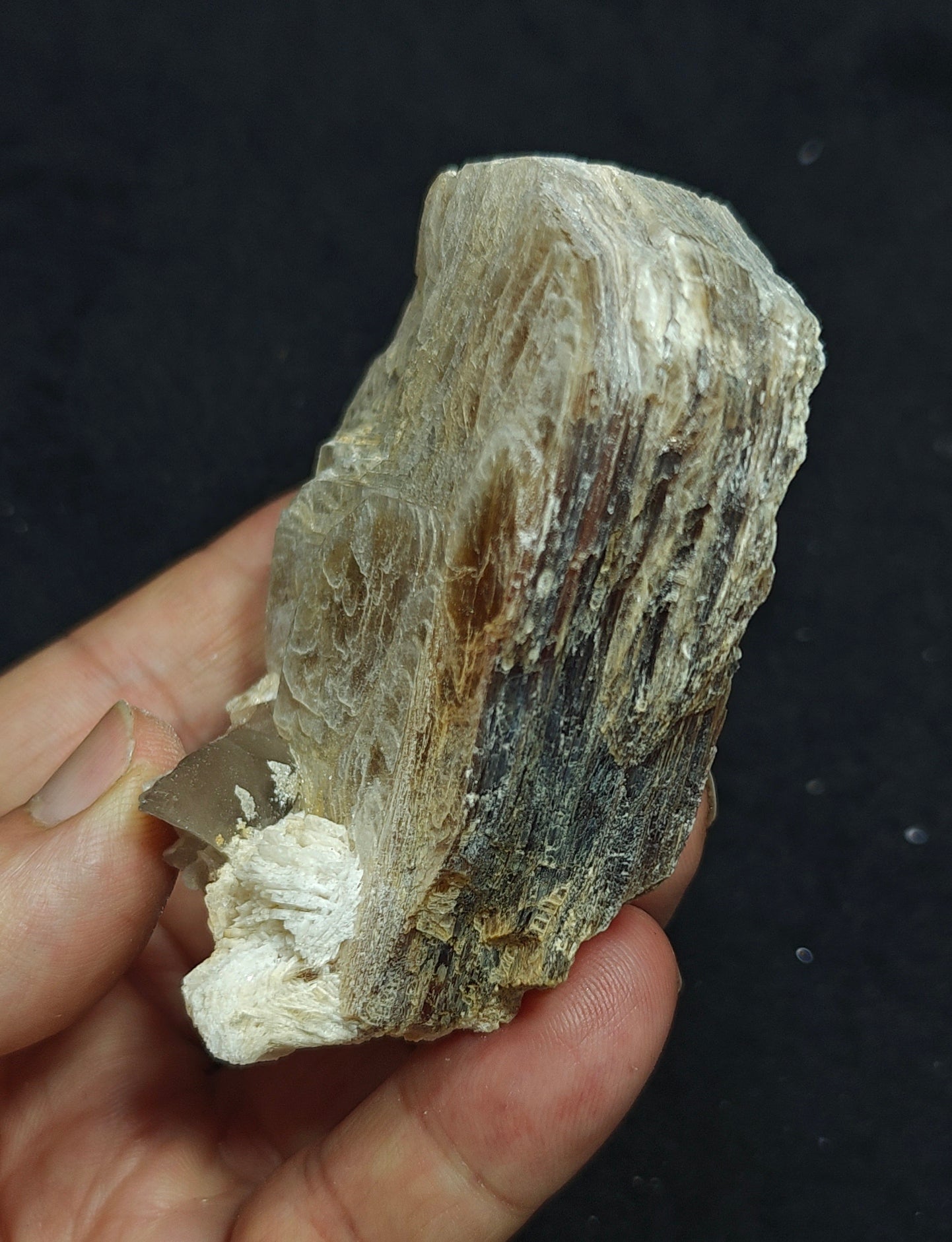 Mica variety muscovite 179 grams