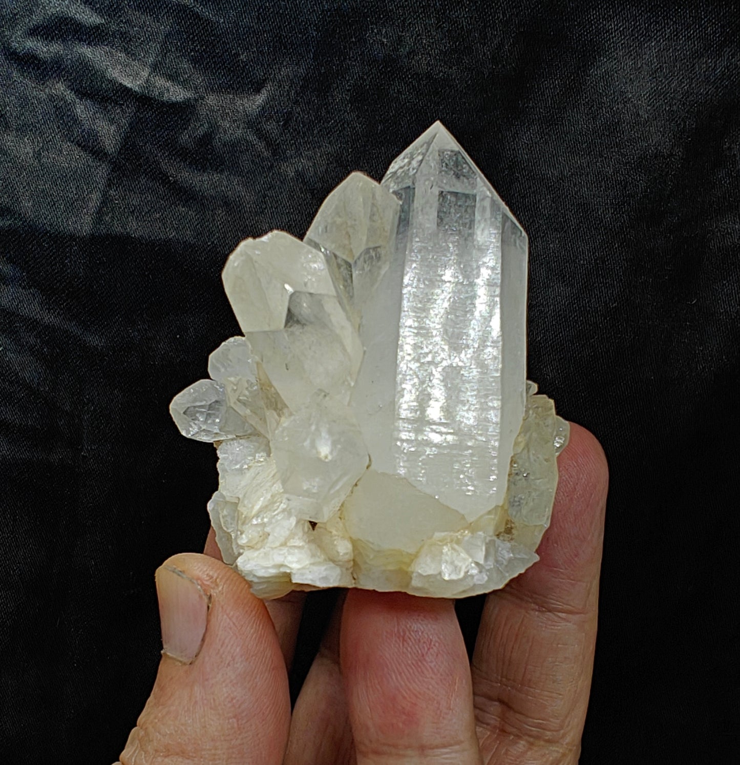 Natural quartz Crystals cluster 180 grams