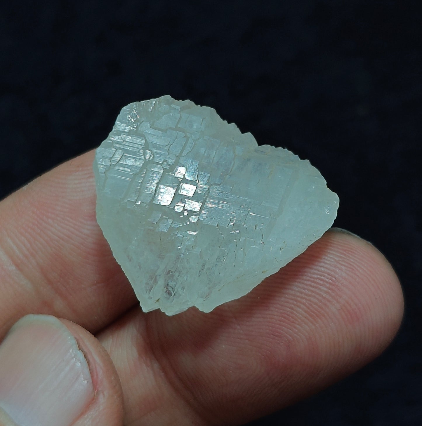 Natural gwindel quartz crystal 9 grams
