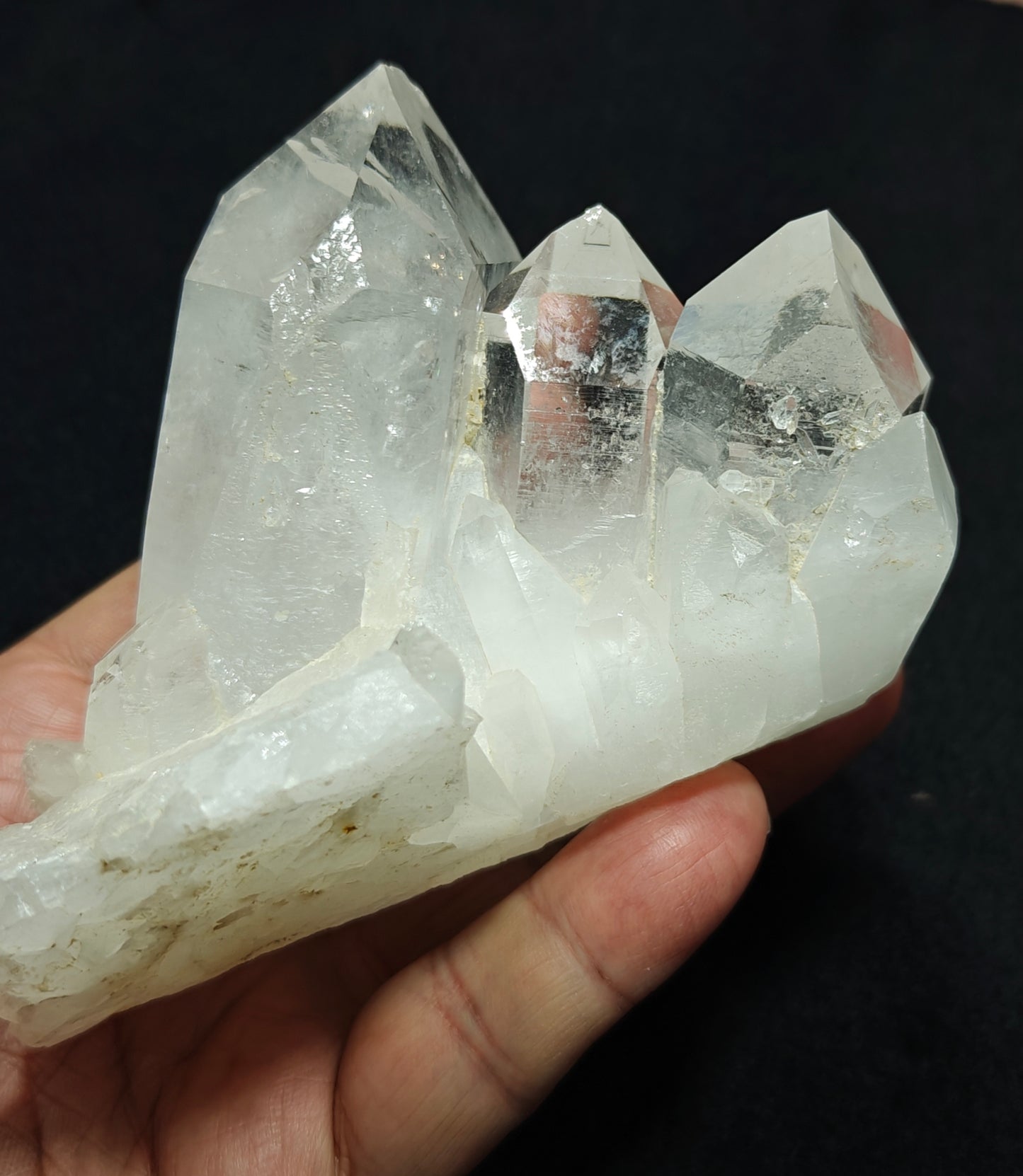 An amazing specimen of Quartz Crystals cluster self standing specimen 515 grams