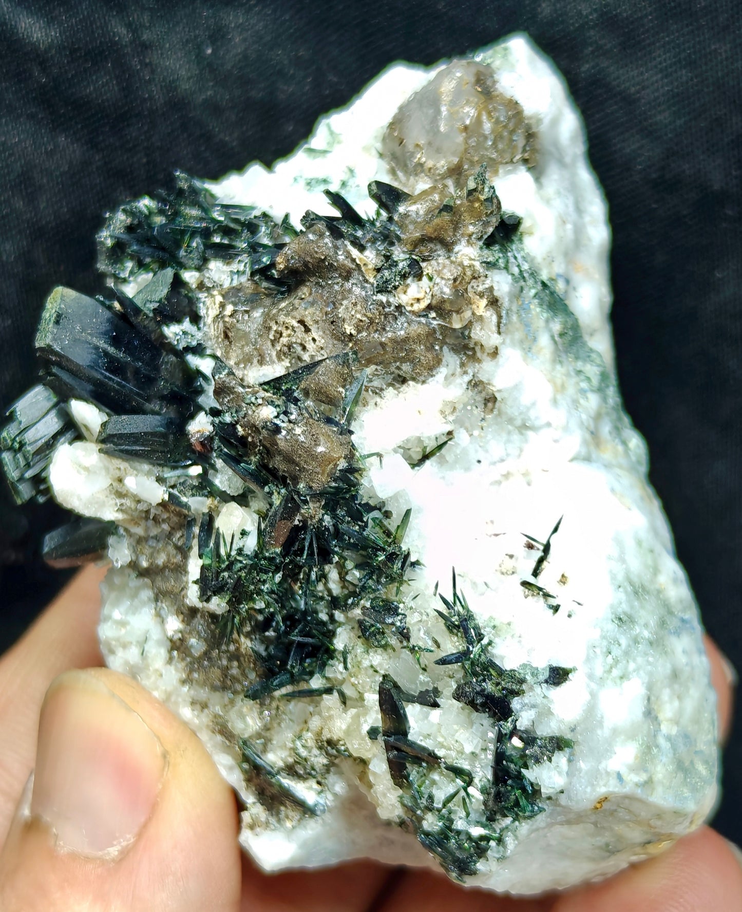 Single beautiful aesthetic aegirine crystals specimen 175 grams