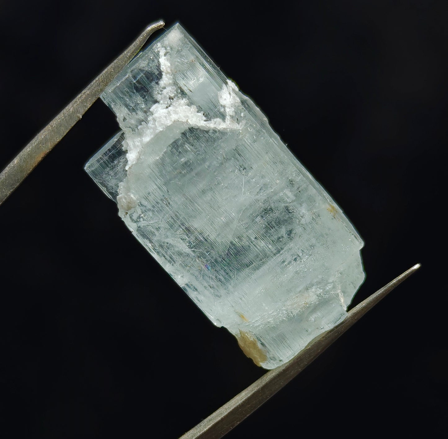 Natural aquamarine crystal twin formation 23 carats