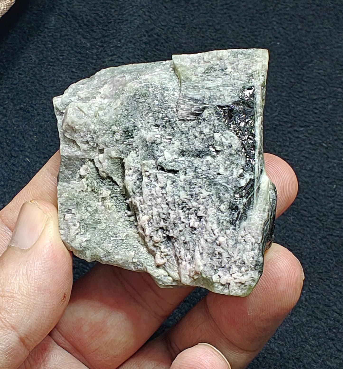 Dark green Tourmalines crystal 80 grams