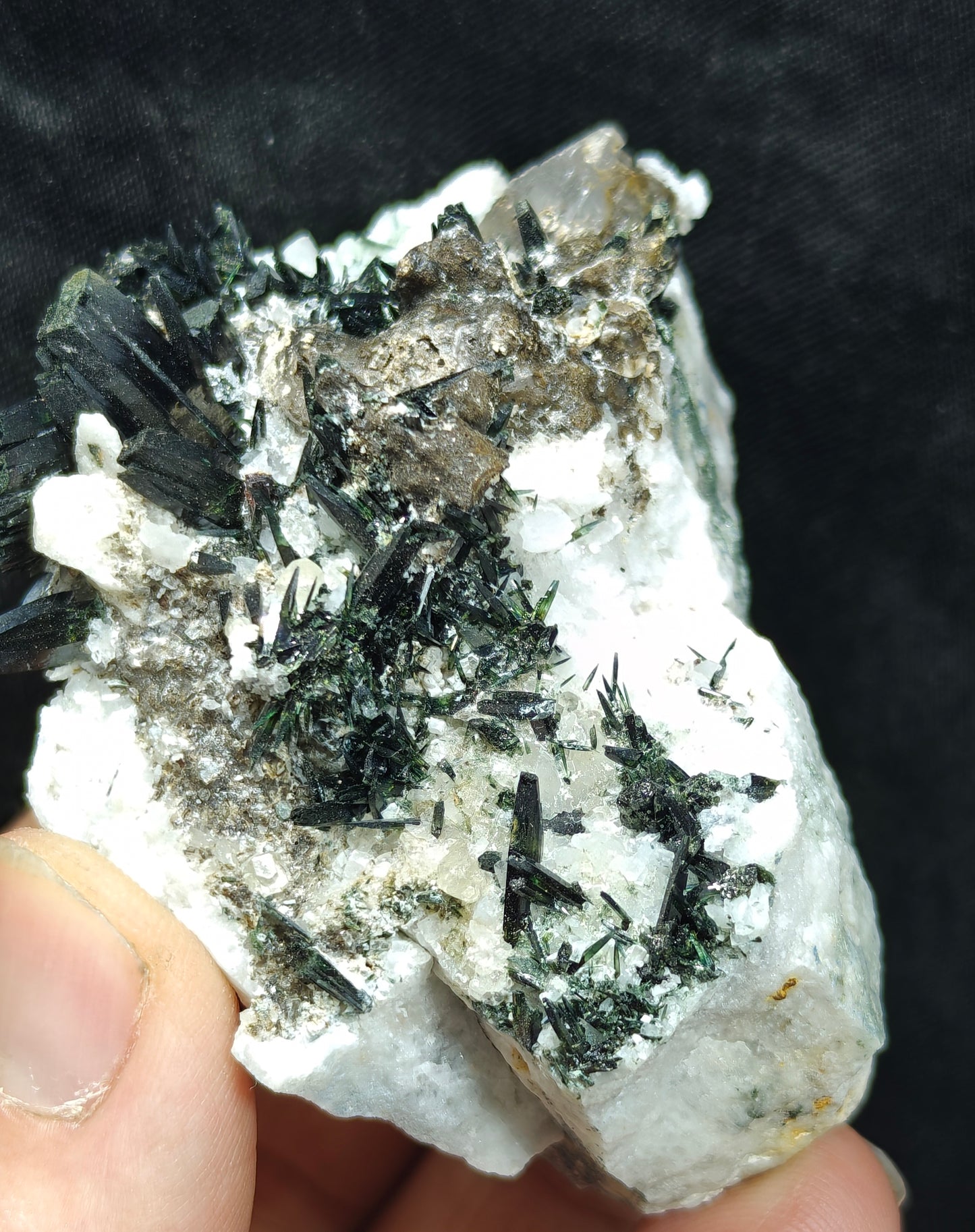 Single beautiful aesthetic aegirine crystals specimen 175 grams
