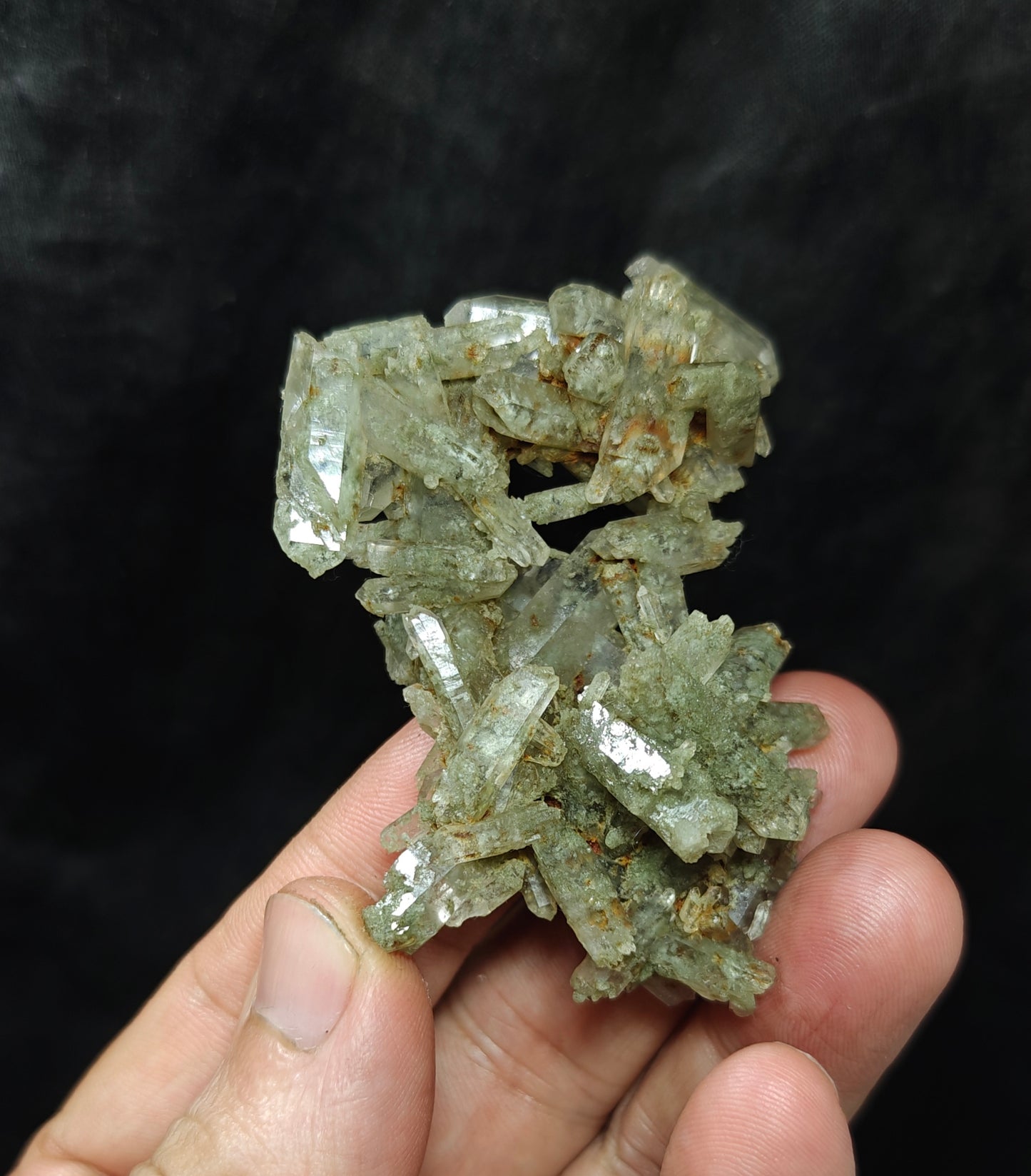Chlorite Quartz crystals cluster 43 grams