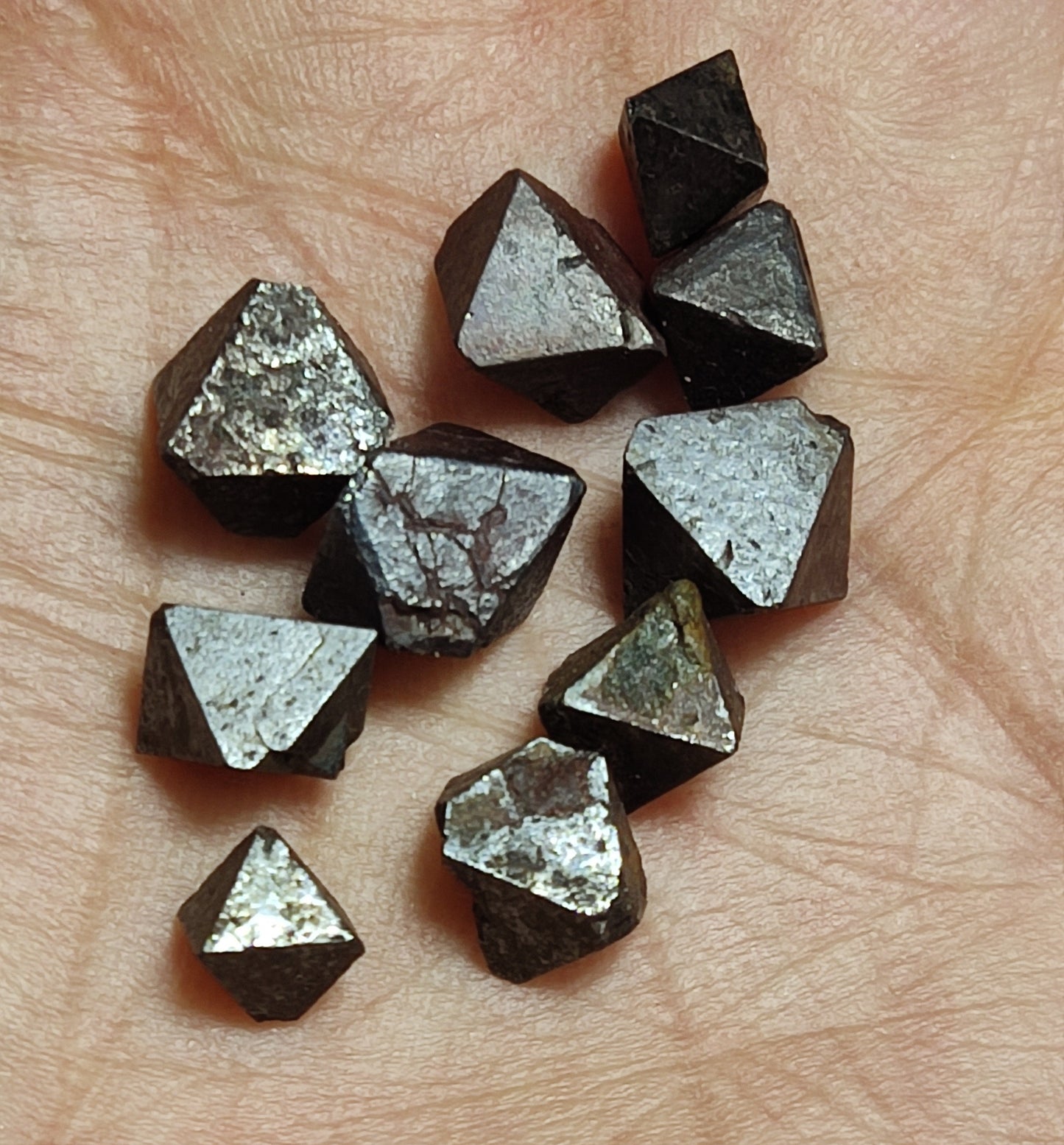 10 pieces octahedron magnetite crystals