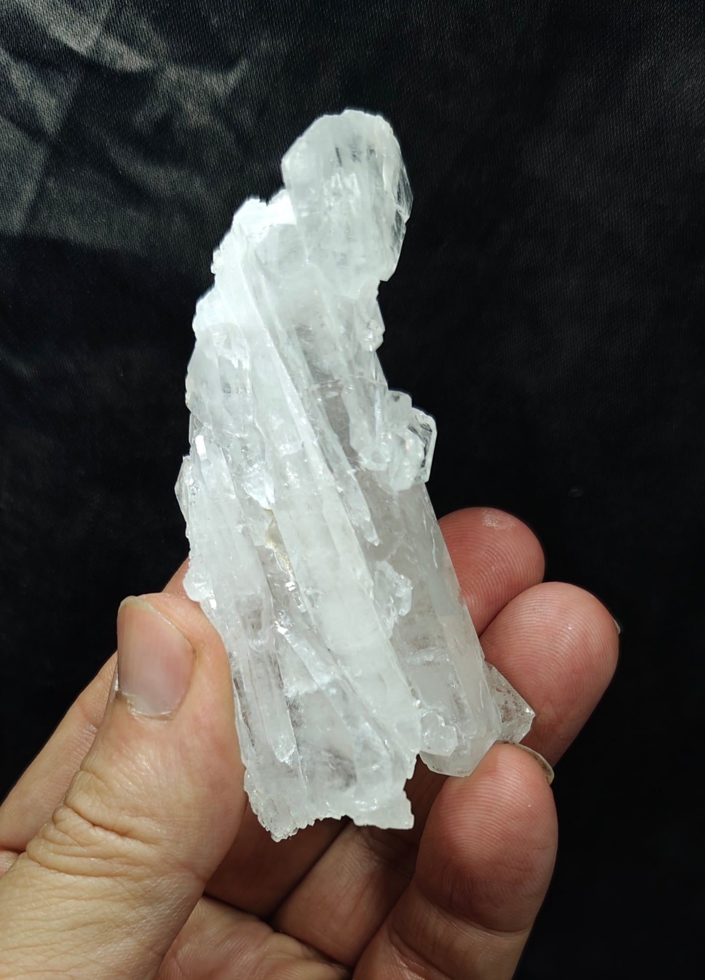 Natural terminated Faden Quartz crystals cluster 91 grams