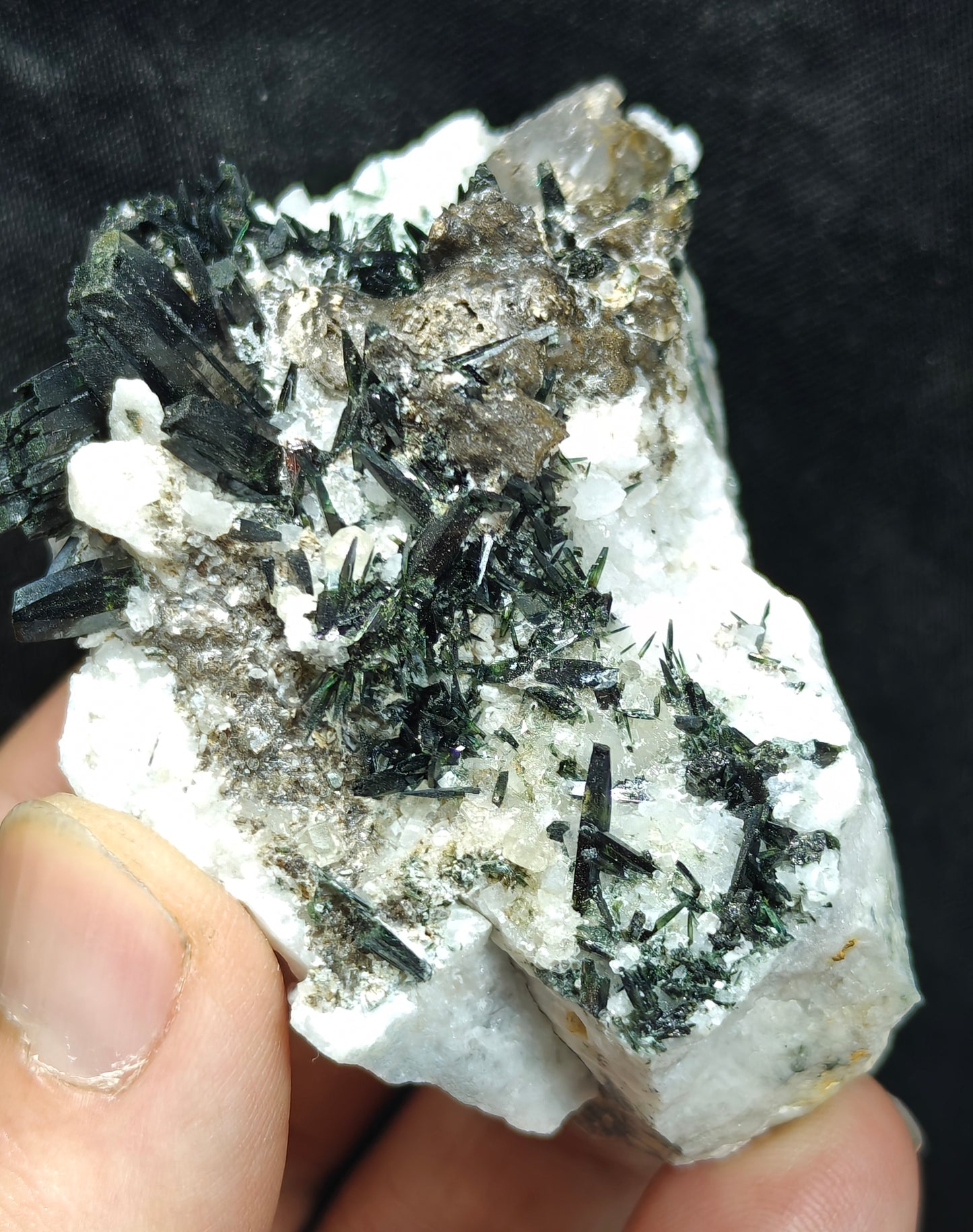 Single beautiful aesthetic aegirine crystals specimen 175 grams