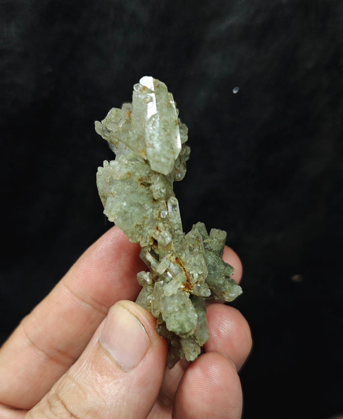 Chlorite Quartz crystals cluster 43 grams