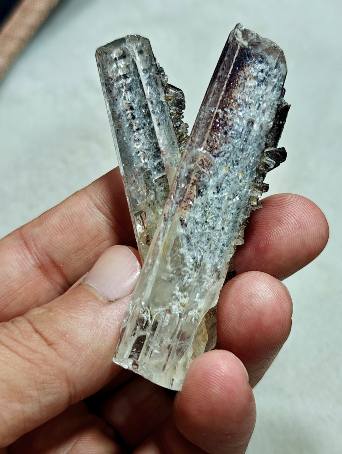 An amazing lodolite quartz twin crystals specimen 56 grams