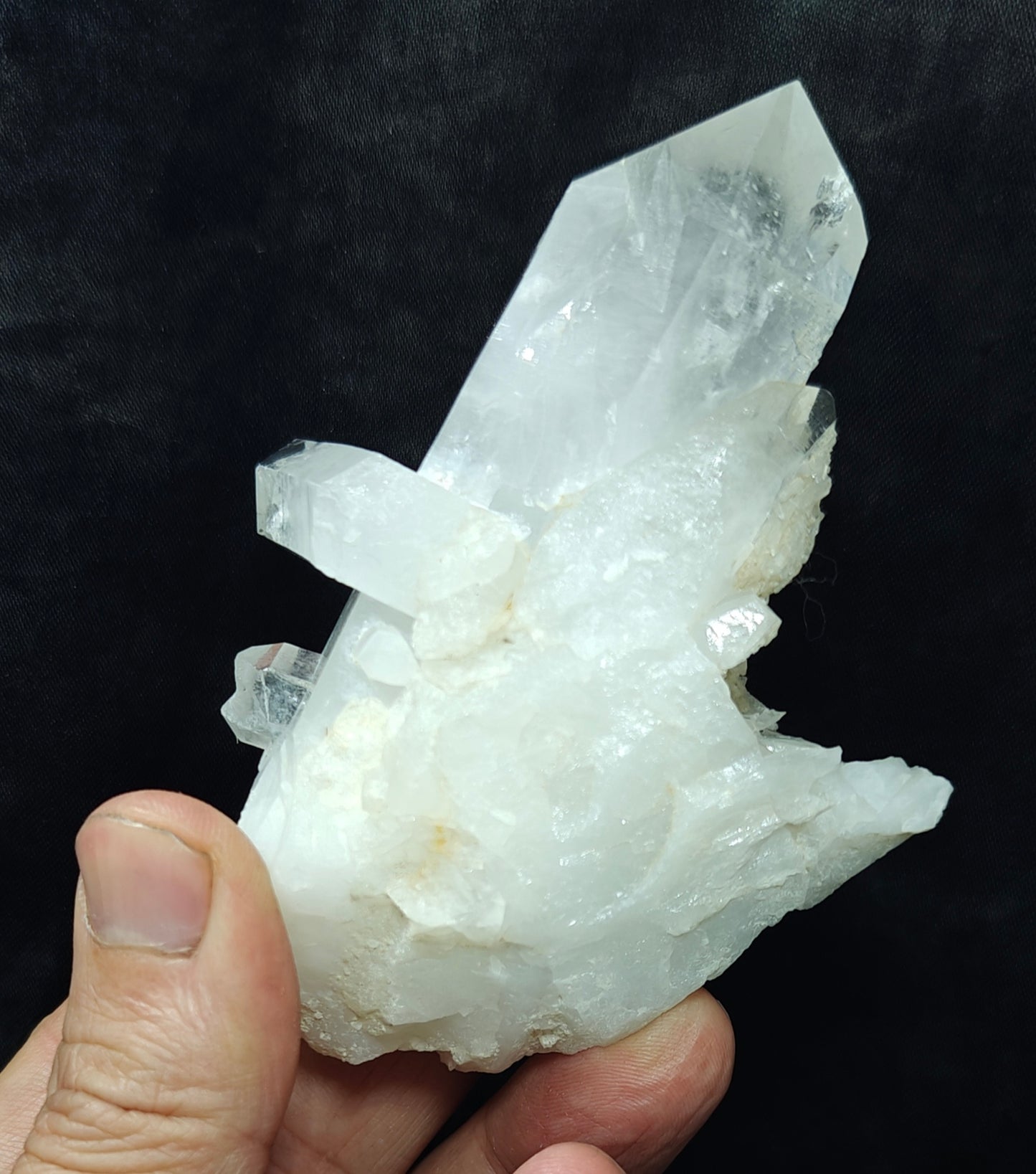 An amazing beautifully terminated clear Quartz Crystals cluster 223 grams