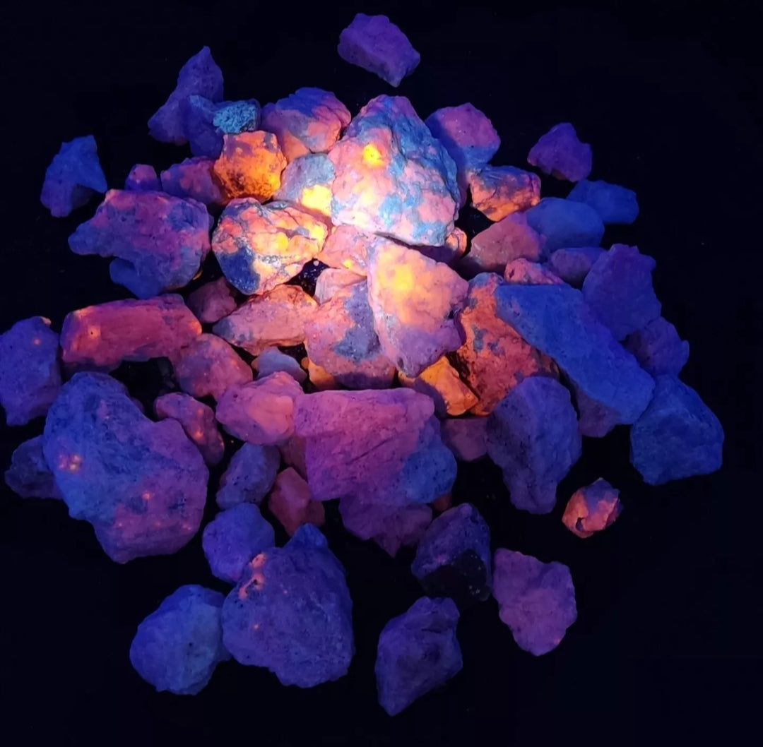 1200 grams fluorescent Hackmanite