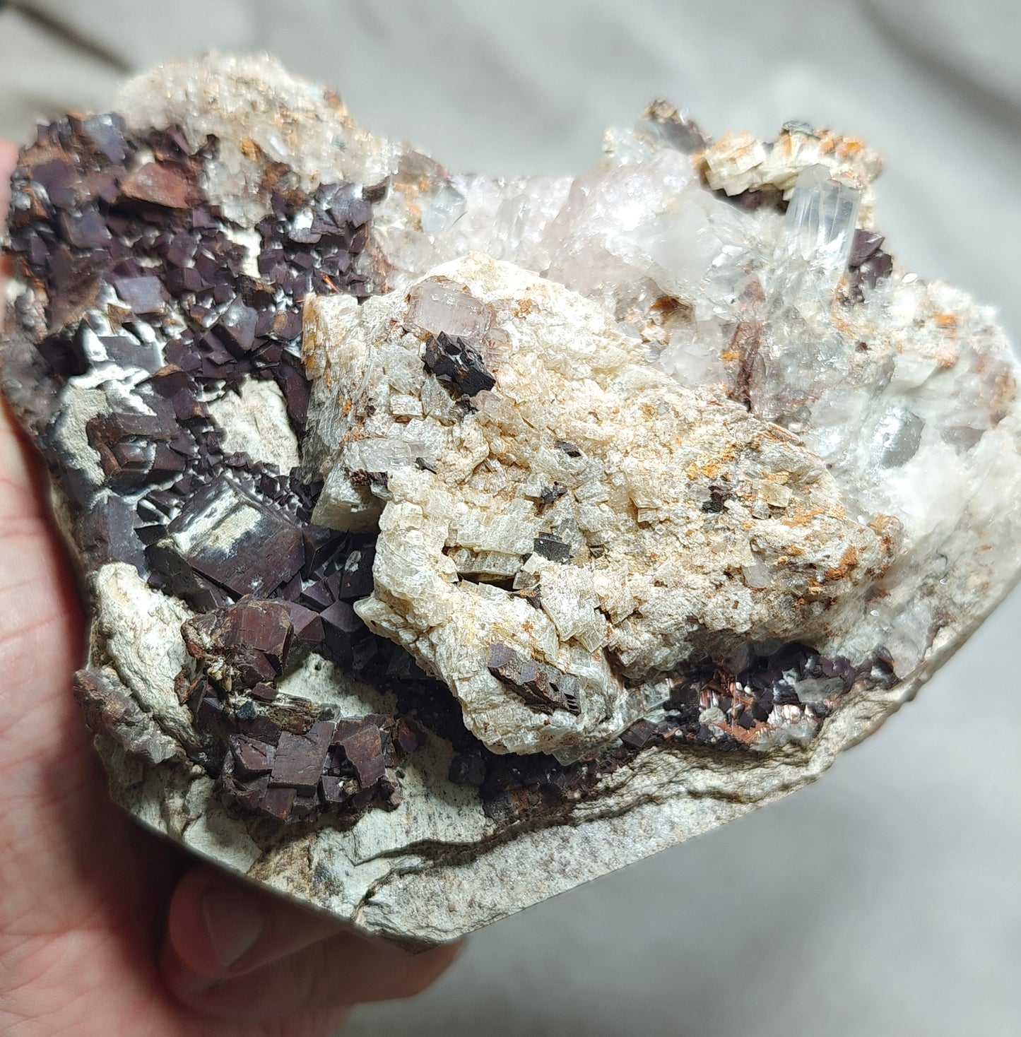 Natural quartz rutiles and siderite specimen 970 grams