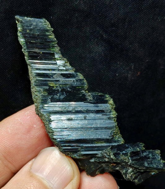 Natural aegirine crystal 29 grams