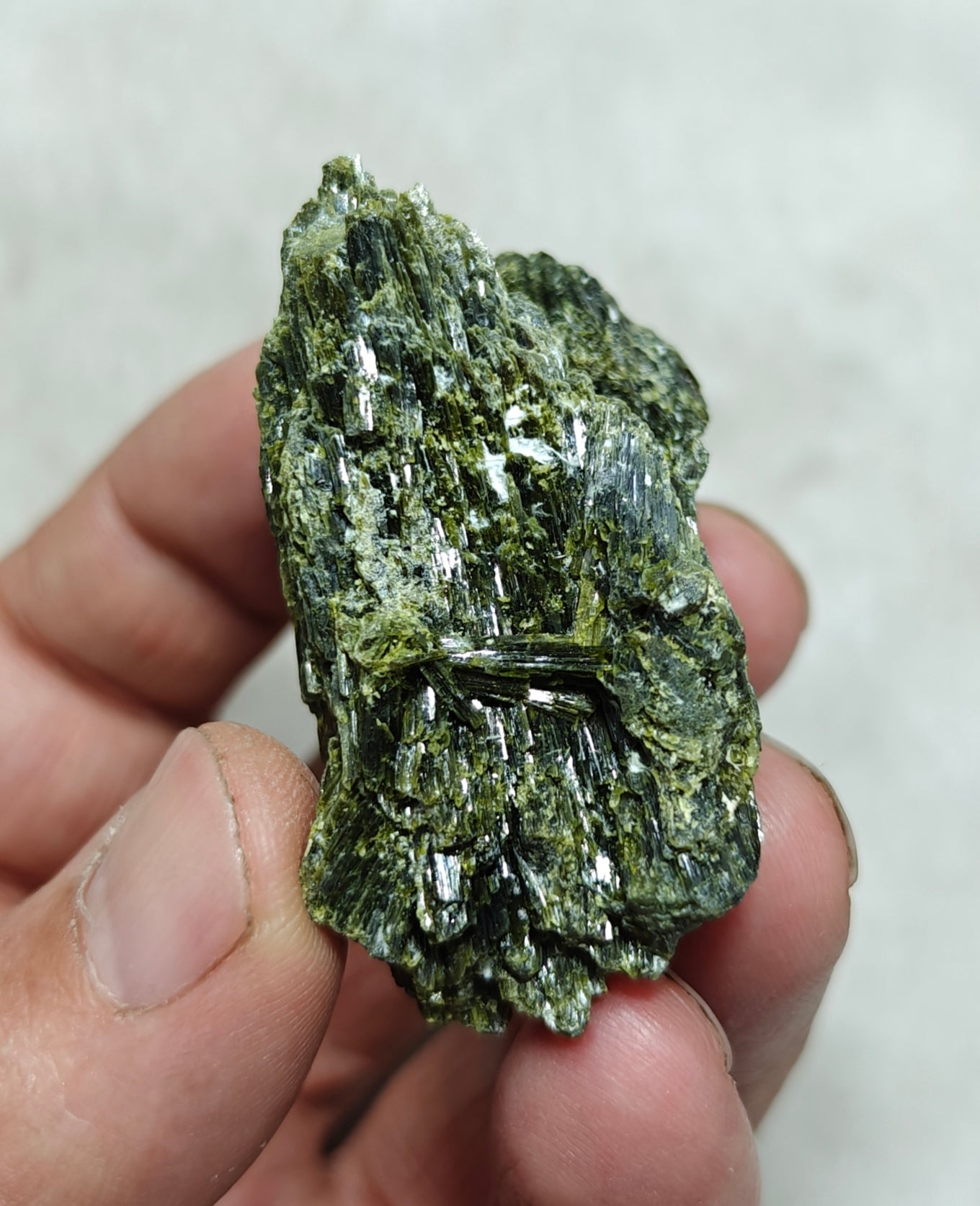 An Amazing specimen of lusterous Epidote crystal 66 grams