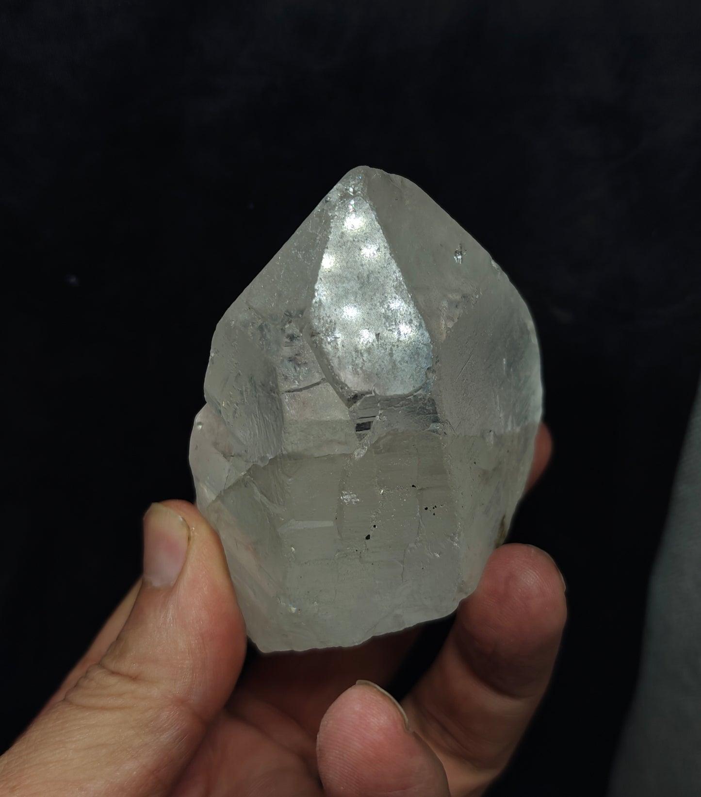 Natural clear terminated Quartz Crystal 306 grams