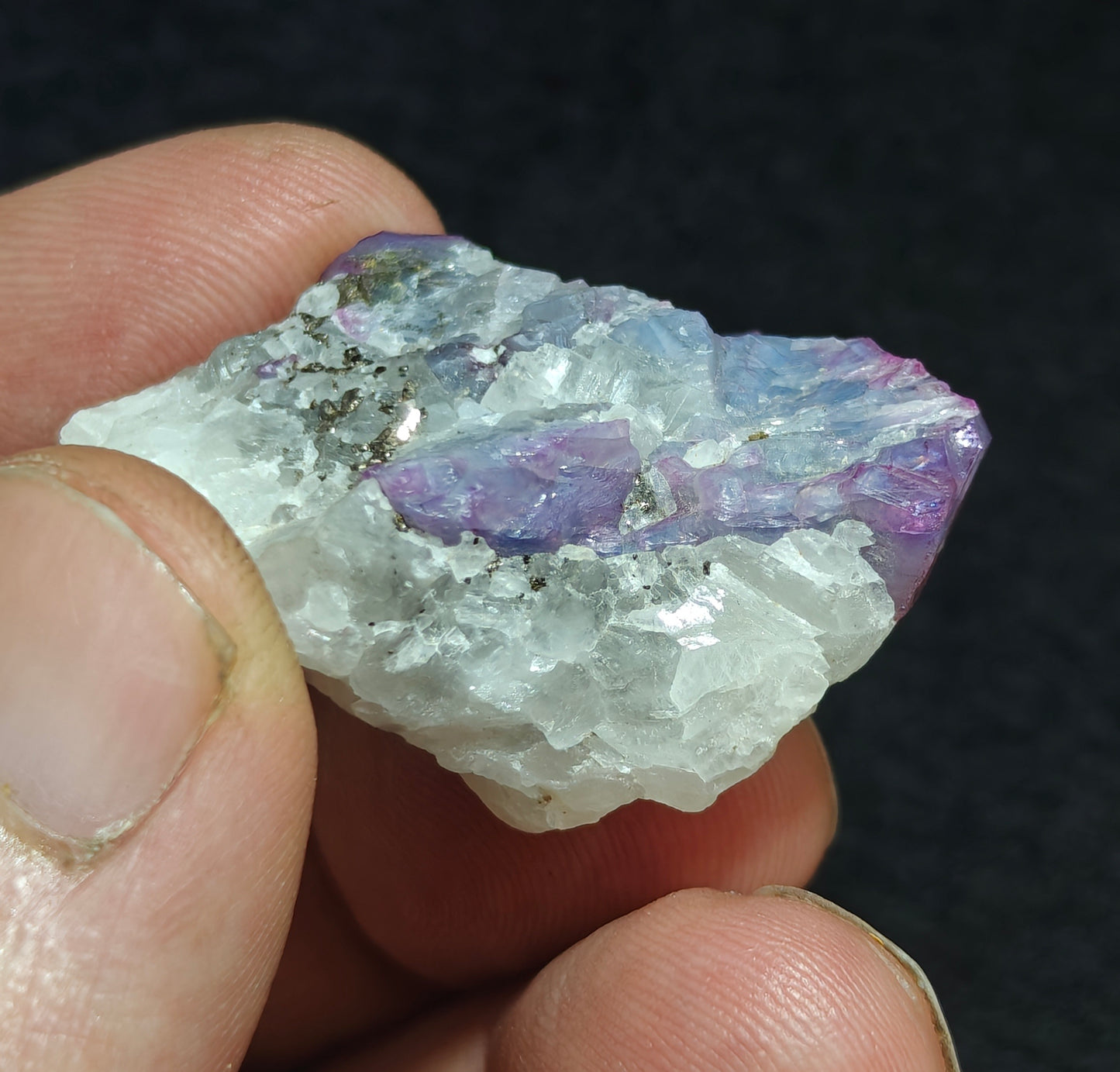 Natural corrundum on matrix 25 grams