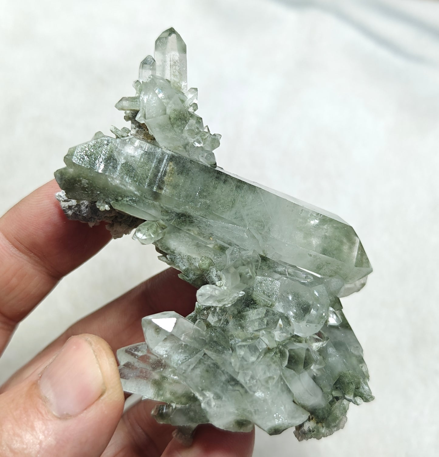 Chlorite Quartz crystals cluster 87 grams