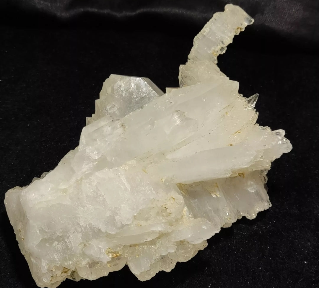 Very aesthetic quartz cluster cabinet size specimen 580 grams