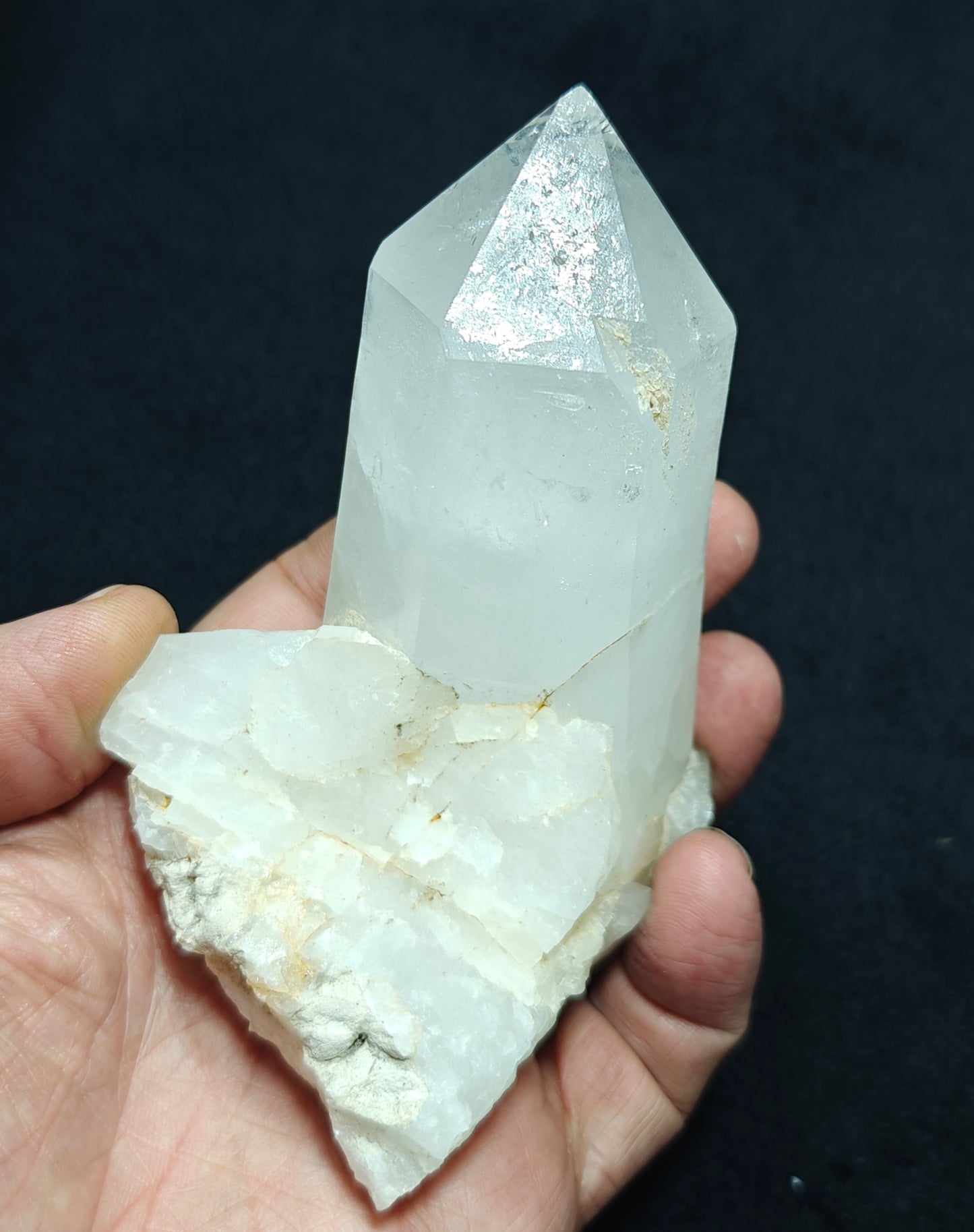 Natural Quartz Crystal self standing 323 grams