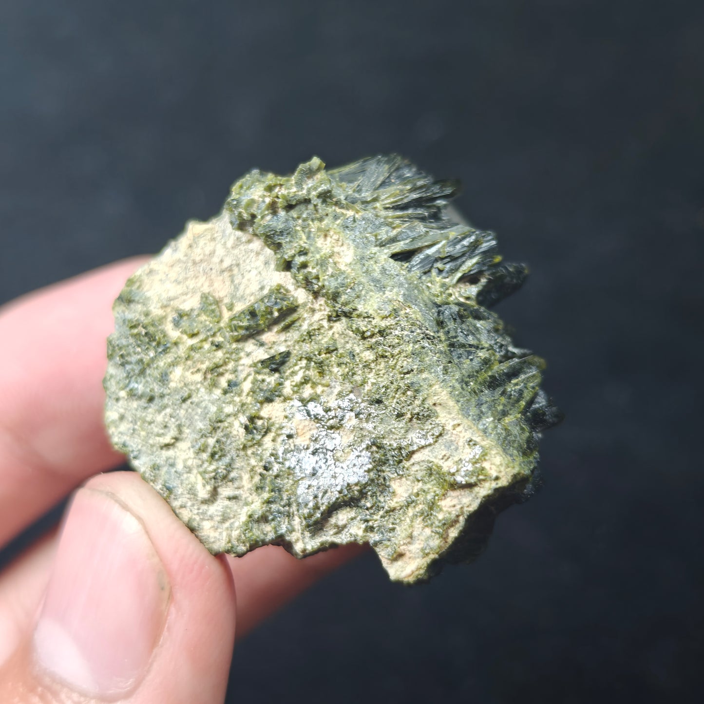 Natural Quartz with epidote 32 grams