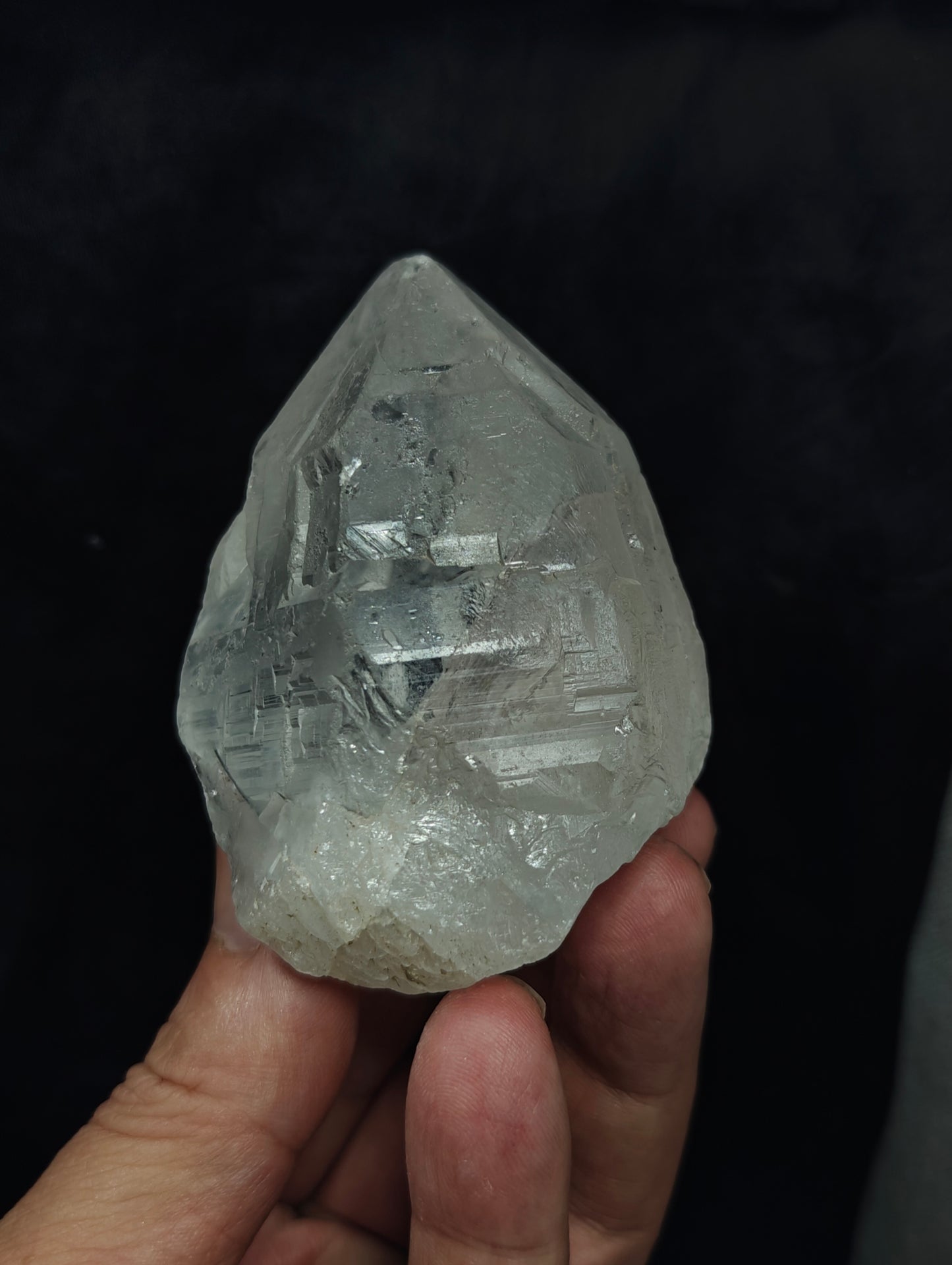Natural clear terminated Quartz Crystal 306 grams