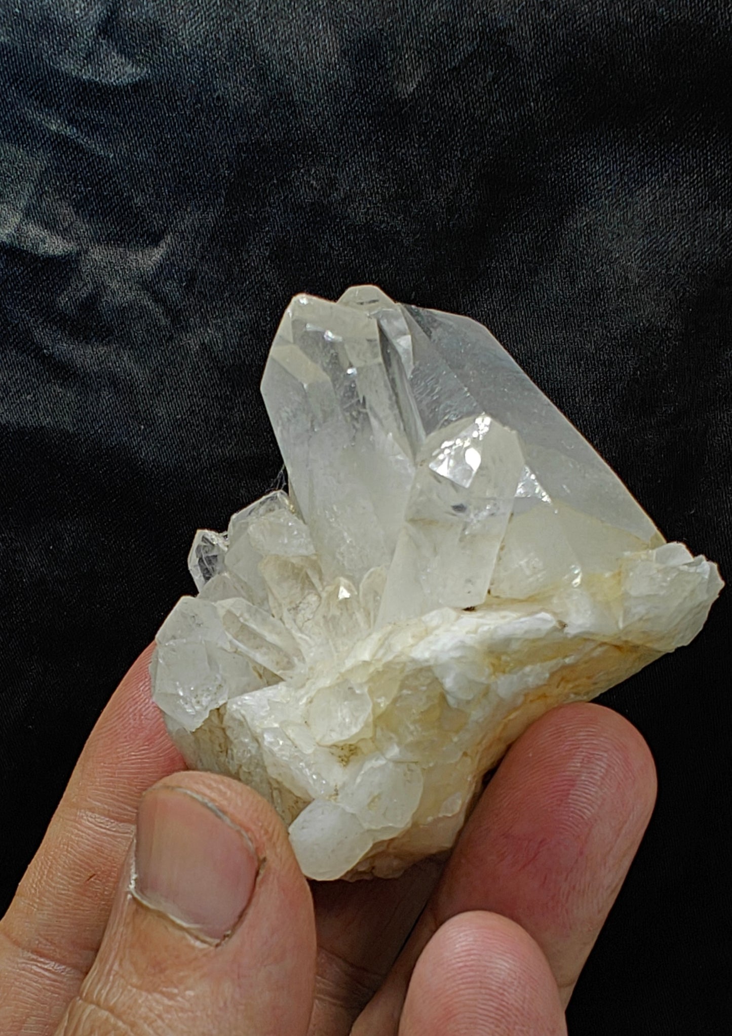 Natural quartz Crystals cluster 180 grams