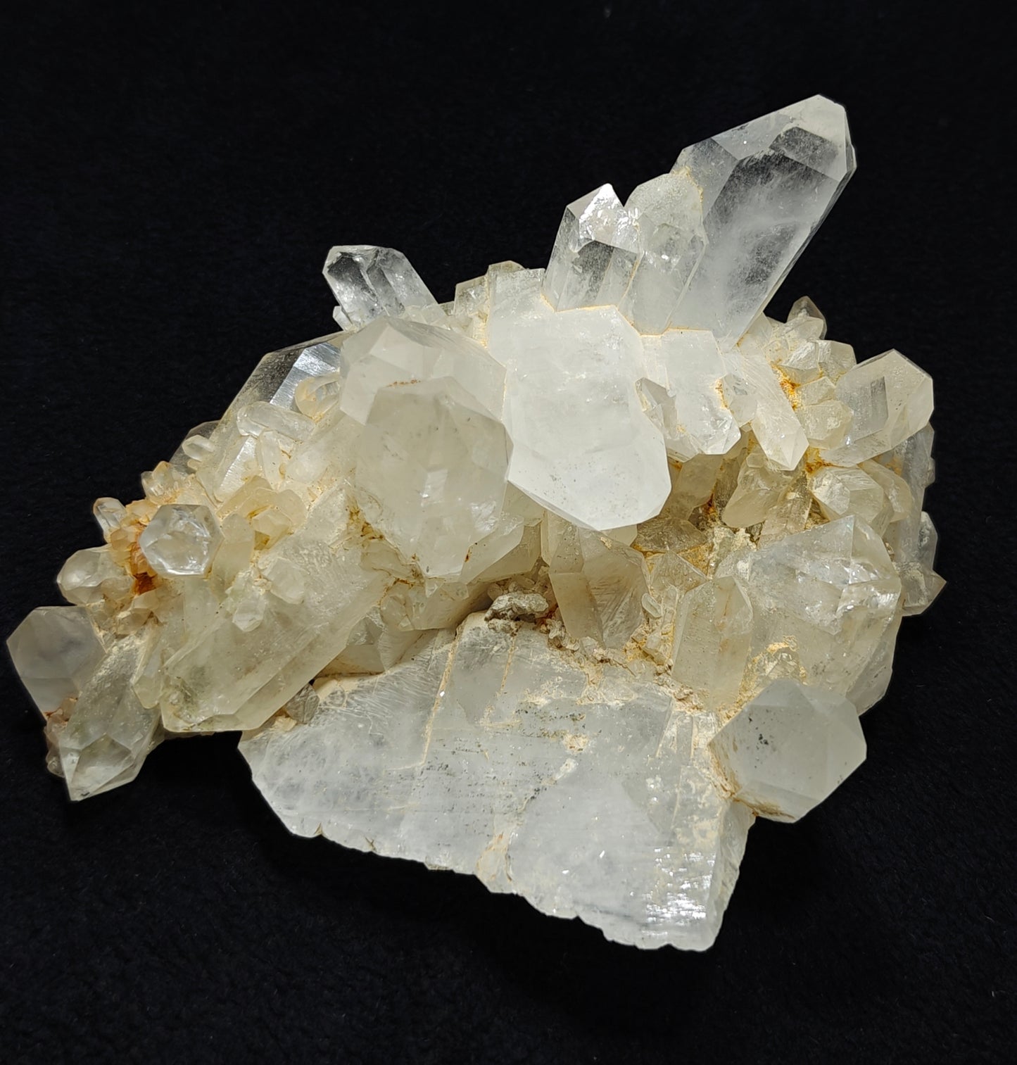 An amazing specimen terminated quartz crystals with faden and chlorite inclusions 639 grams